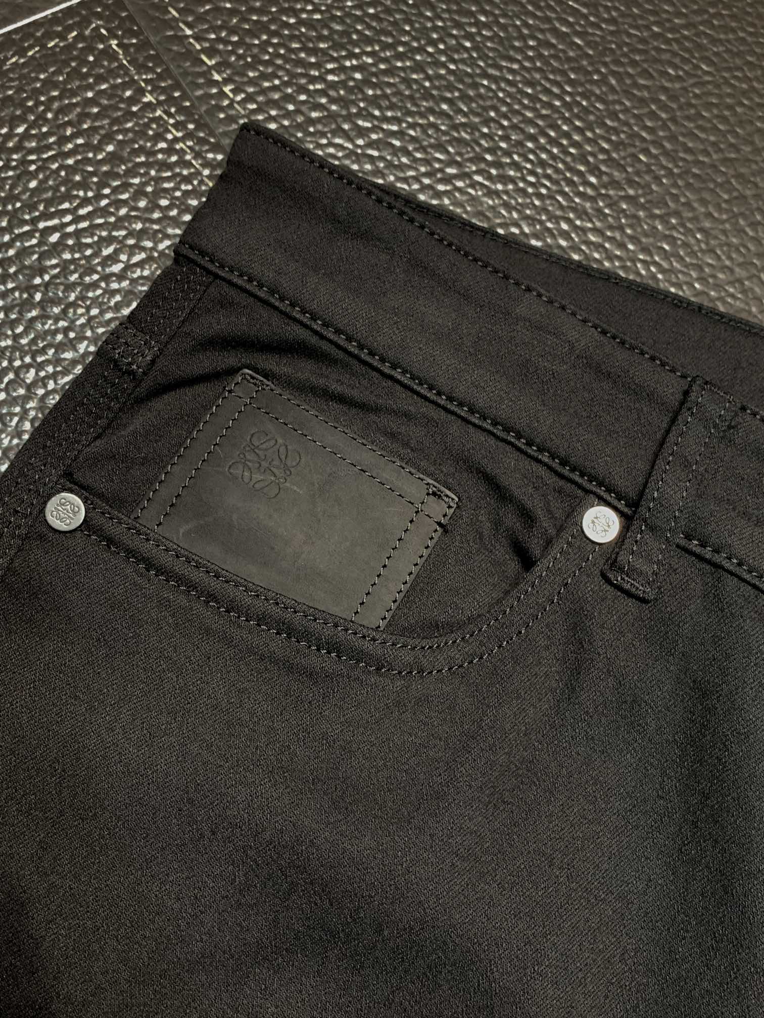 Loewe罗意威独家专供新款休闲牛仔裤长裤高端版本！专柜定制面料透气舒适度高细节无可挑剔品牌元素设计理念