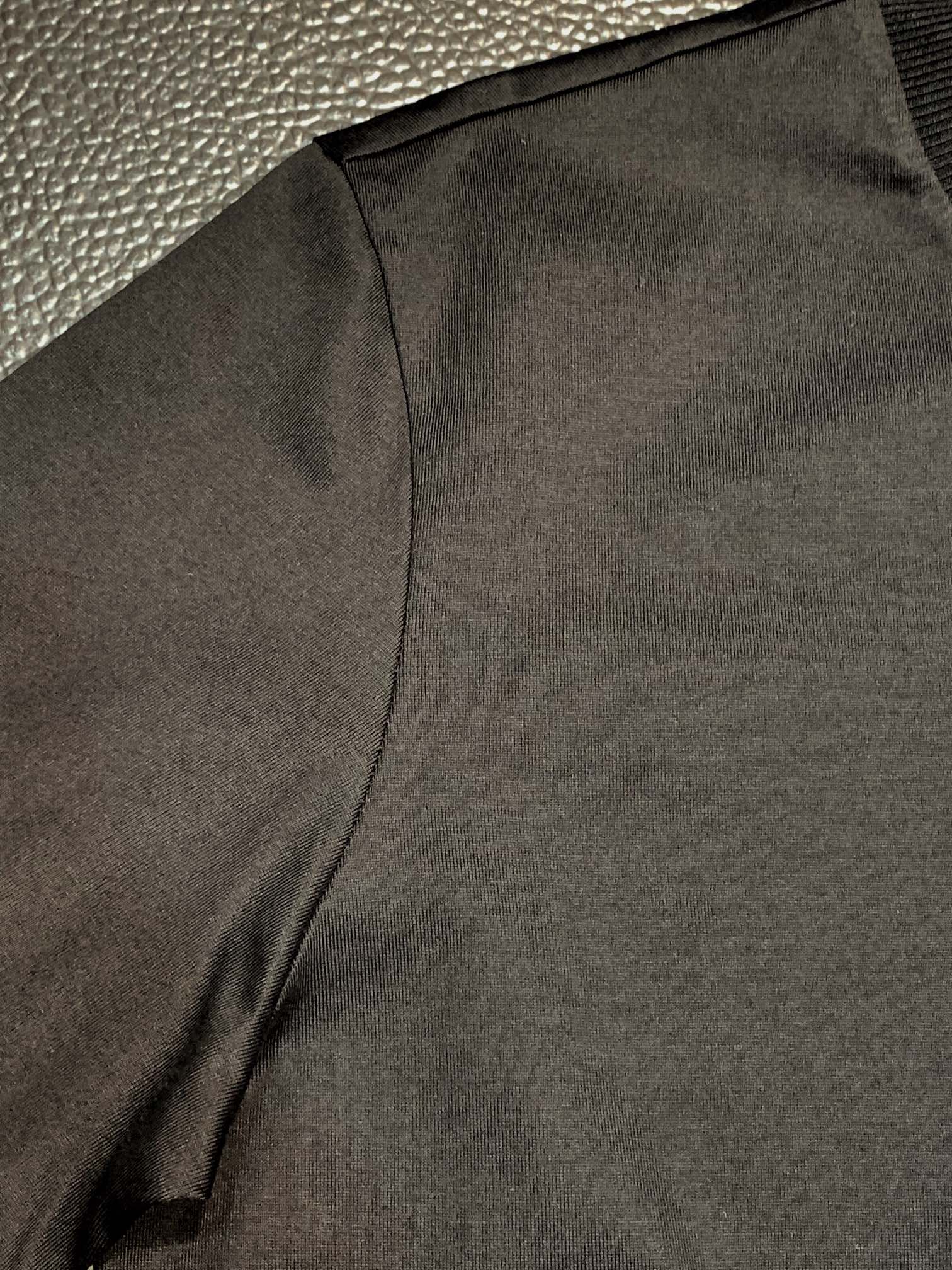 Moncler蒙口独家专供新款原单男士休闲短袖高端定制高版本时尚百搭爆款️️进口面料胸前logo图案设计