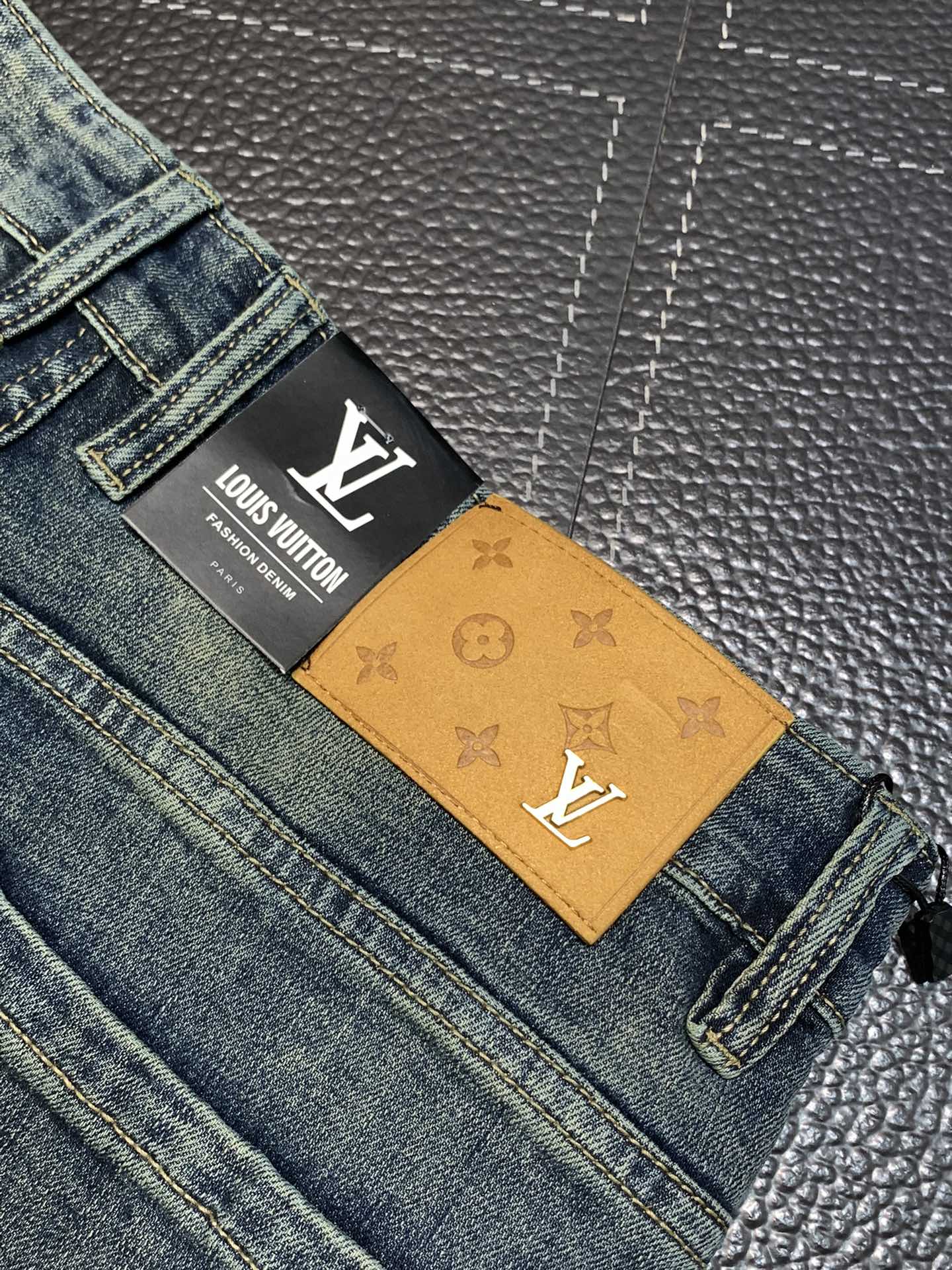 LV路易威登独家专供新款休闲牛仔裤高端版本专柜定制面料透气舒适度高细节无可挑剔品牌元素设计理念体现高品质