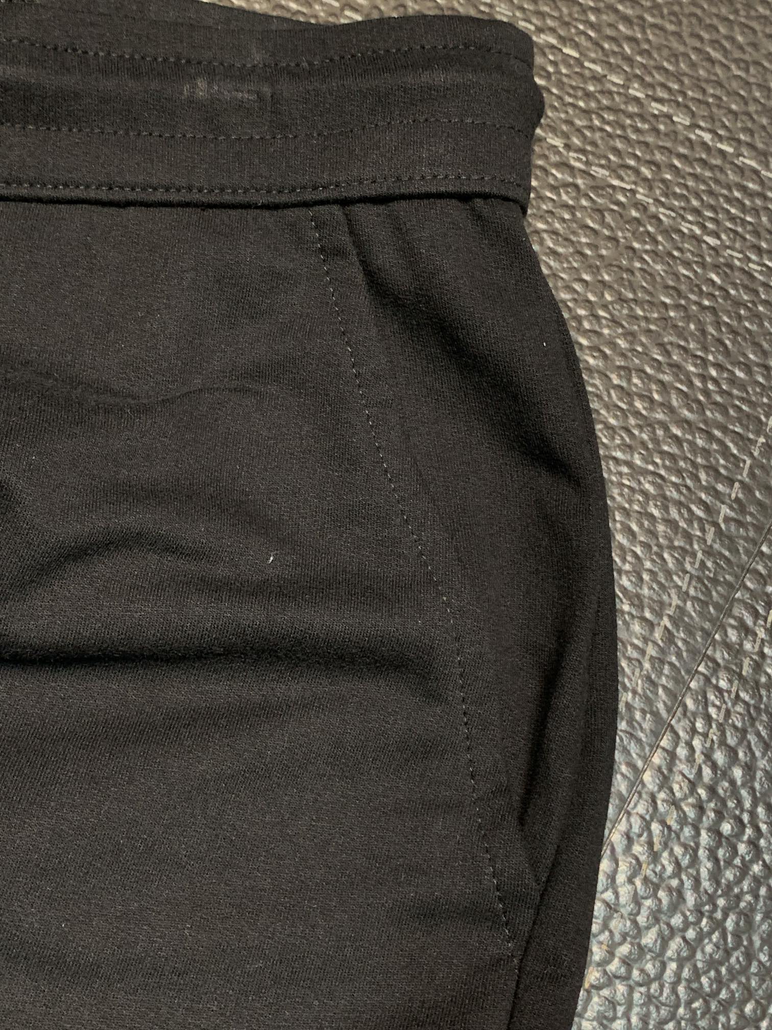 Moncler蒙口独家专供新款休闲裤长裤高端版本！专柜定制面料透气舒适度高细节无可挑剔品牌元素设计理念体