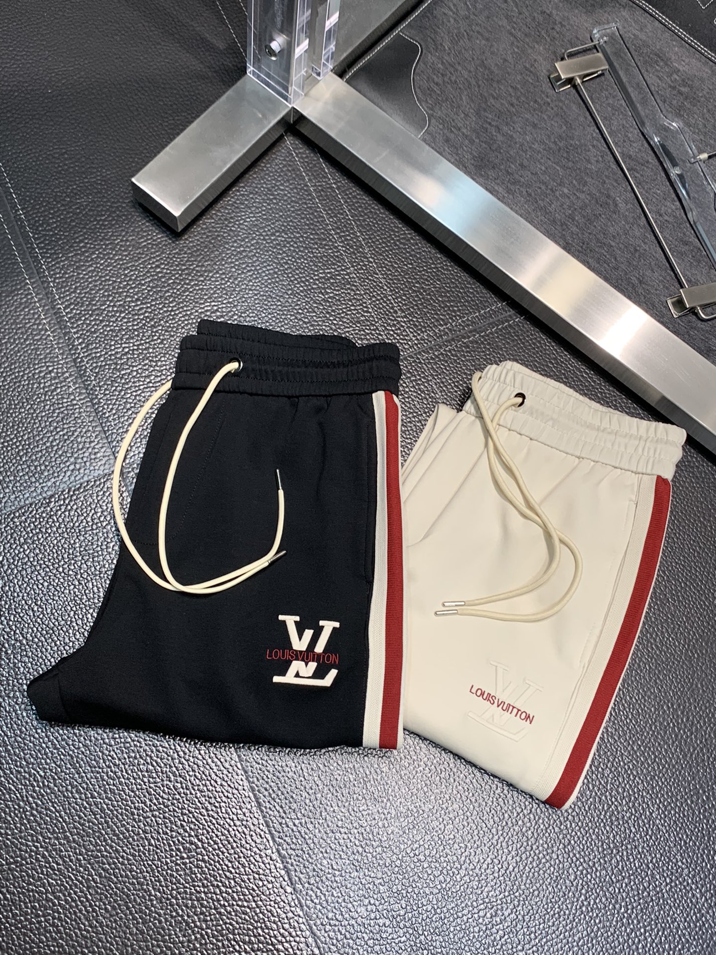 AAAA Customize
 Louis Vuitton Clothing Pants & Trousers Casual