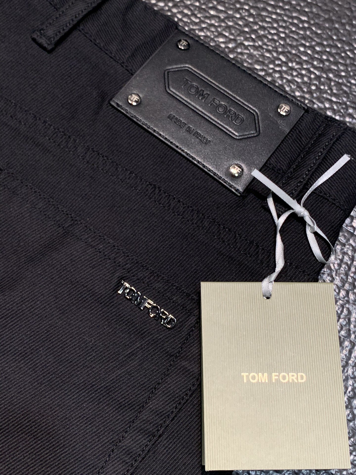 汤姆福特独家专供新款休闲西裤高端版本！专柜定制面料透气舒适度高细节无可挑剔品牌元素设计理念体现高品质手感
