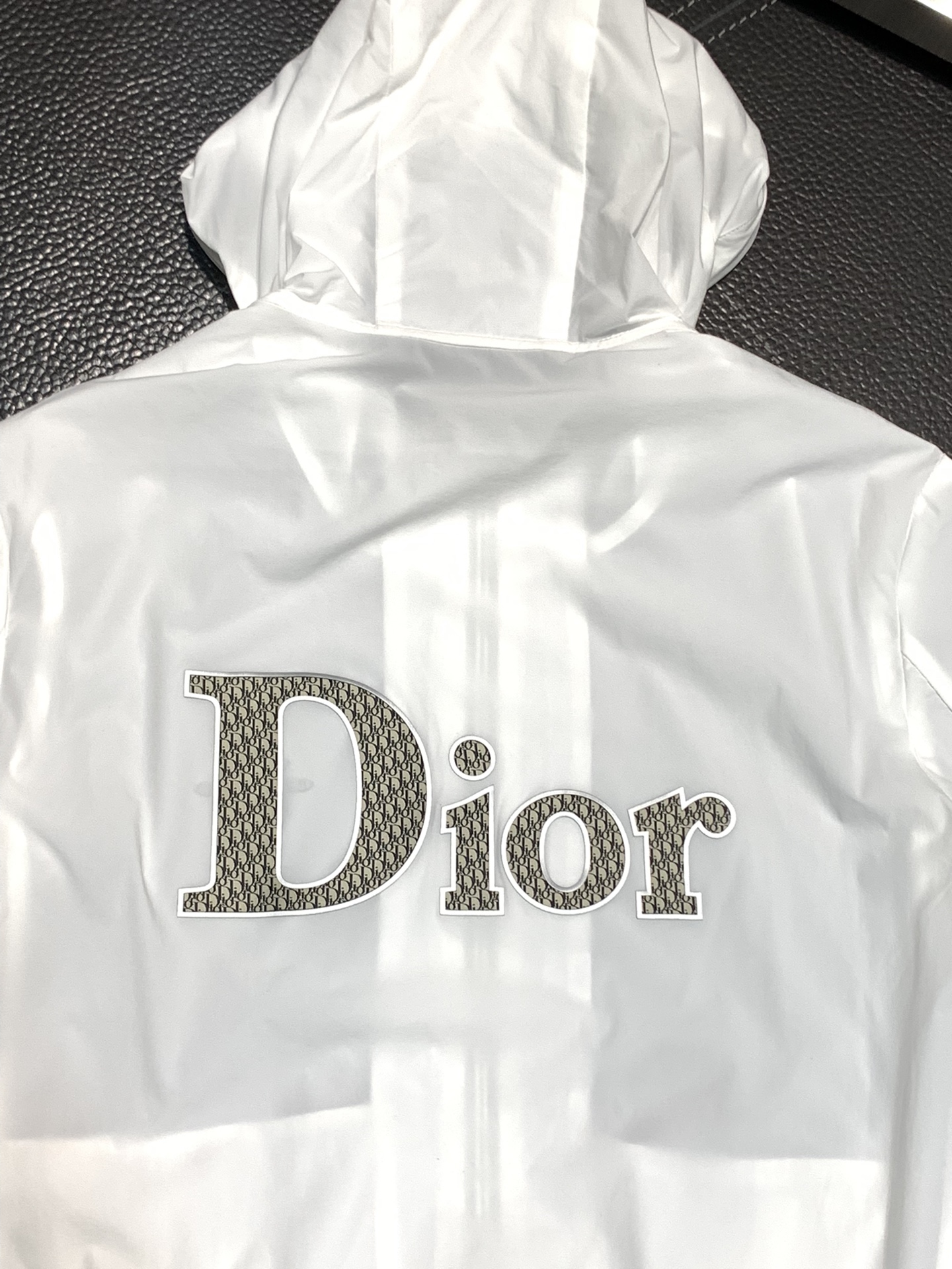Dior迪奥独家专供最新春秋时尚连帽夹克经典设计感与颜值爆棚的外套品质更是无法挑剔品控可以直接入手不容过