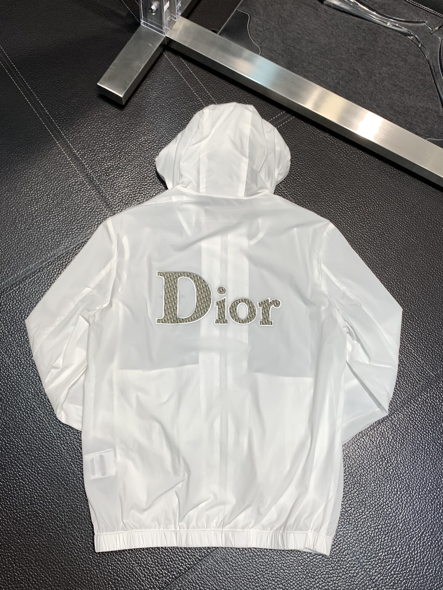 Dior迪奥独家专供最新春秋时尚连帽夹克经典设计感与颜值爆棚的外套品质更是无法挑剔品控可以直接入手不容过
