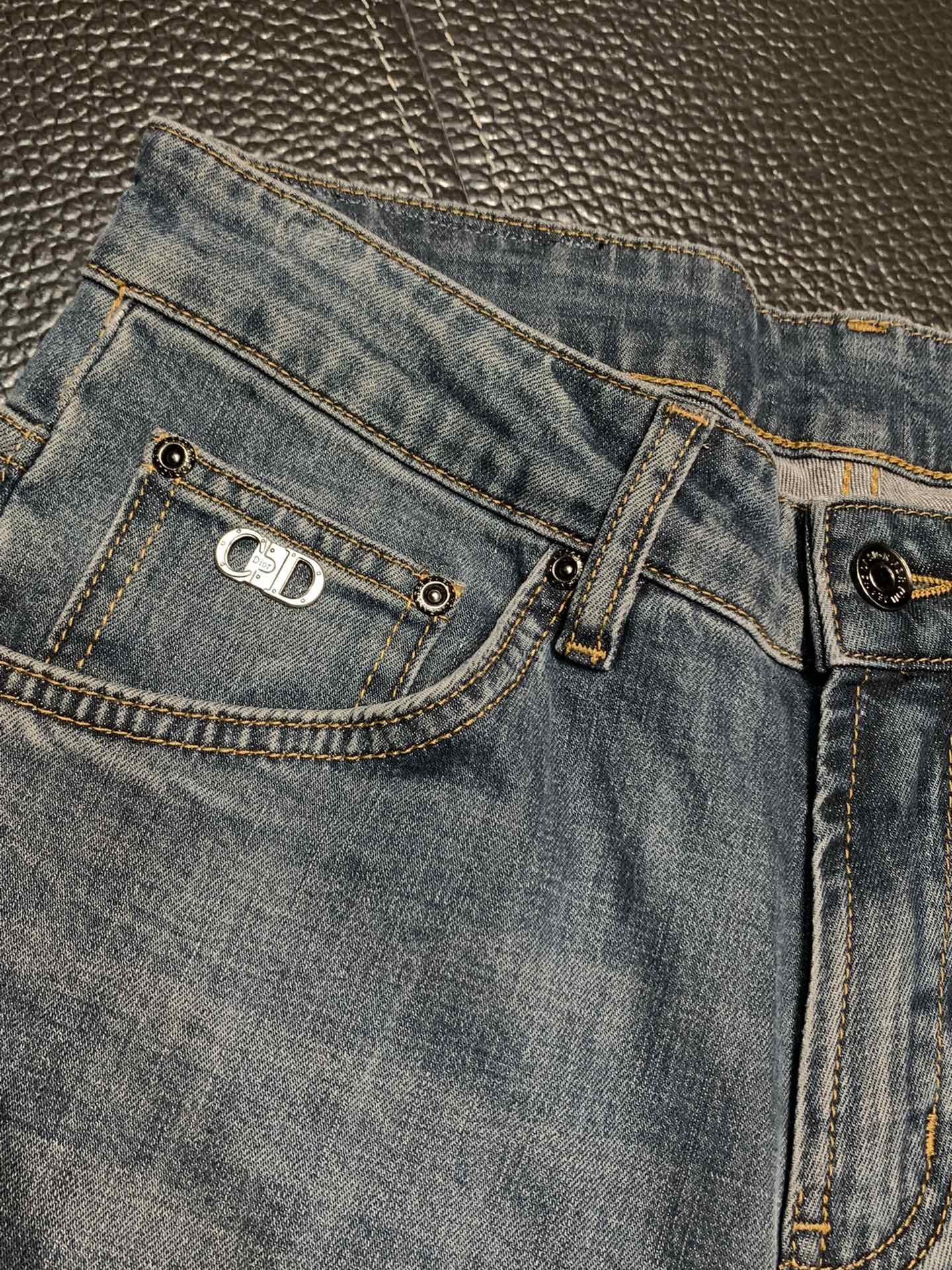 Dior迪奥独家专供新款休闲牛仔裤高端版本专柜定制面料透气舒适度高细节无可挑剔品牌元素设计理念体现高品质