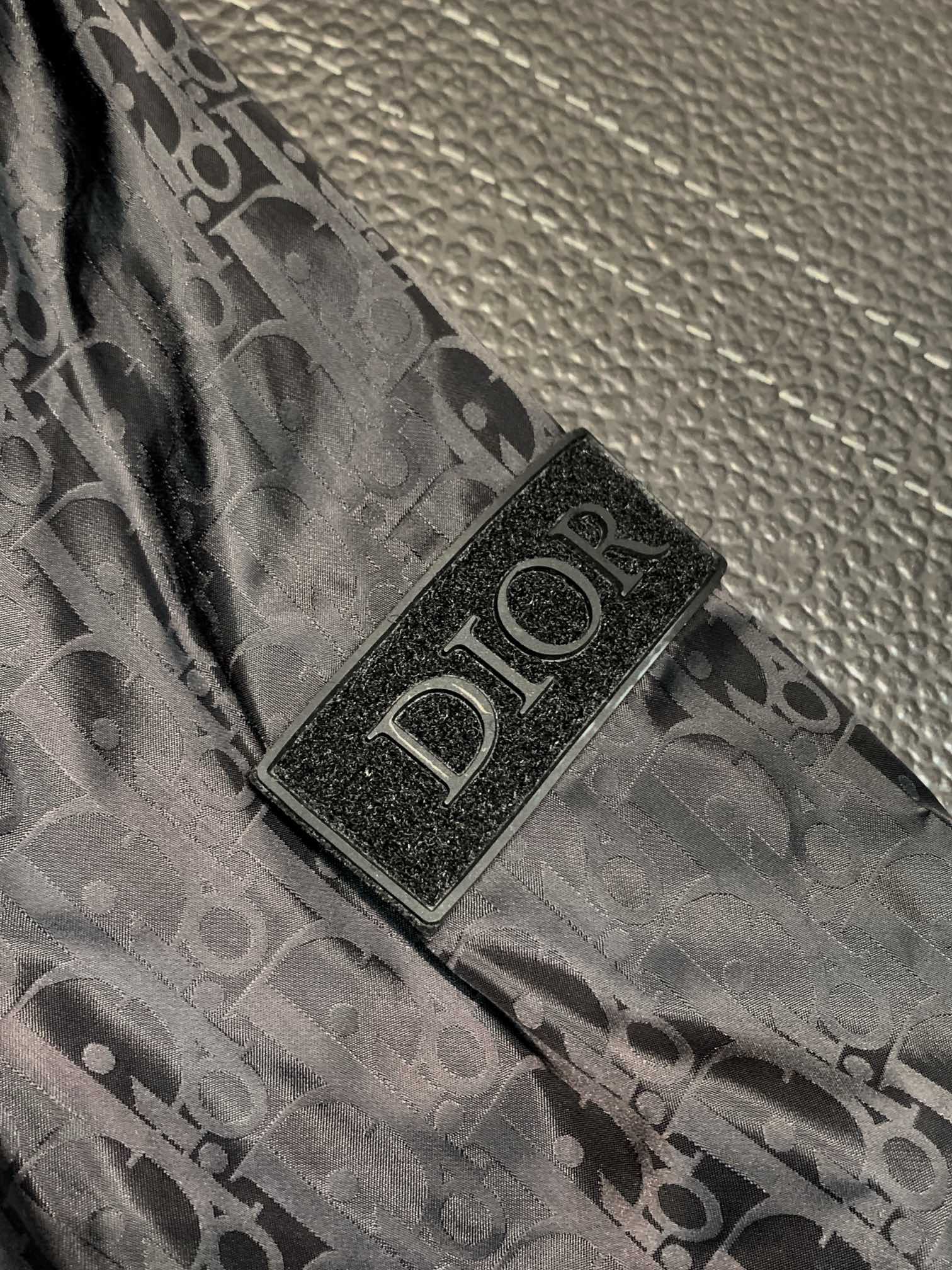 Dior迪奥独家专供最新春秋时尚翻领夹克经典设计感与颜值爆棚的外套品质更是无法挑剔品控可以直接入手不容过