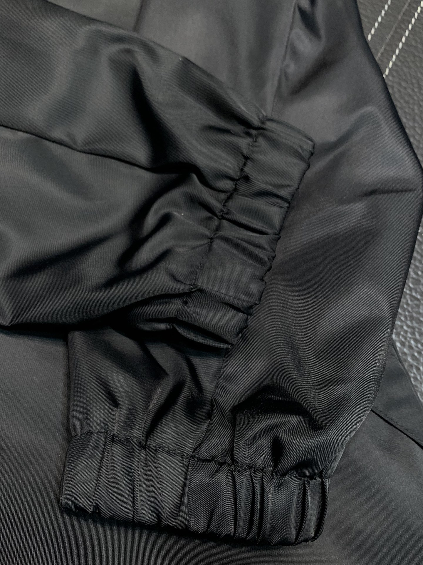 BBR巴宝莉独家专供最新春秋时尚立领夹克经典设计感与颜值爆棚的外套品质更是无法挑剔品控可以直接入手不容过