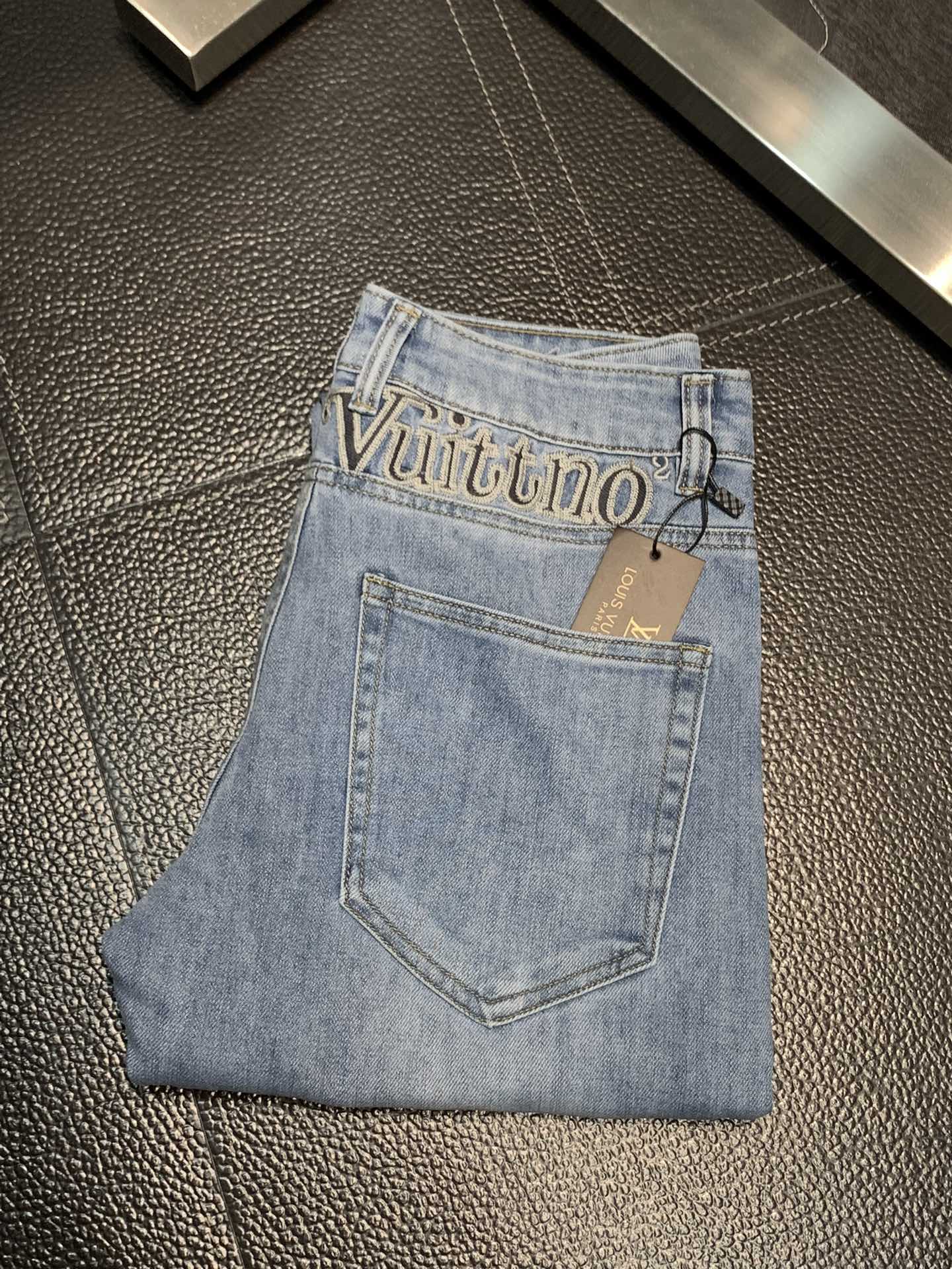 Louis Vuitton Shop
 Clothing Jeans Casual