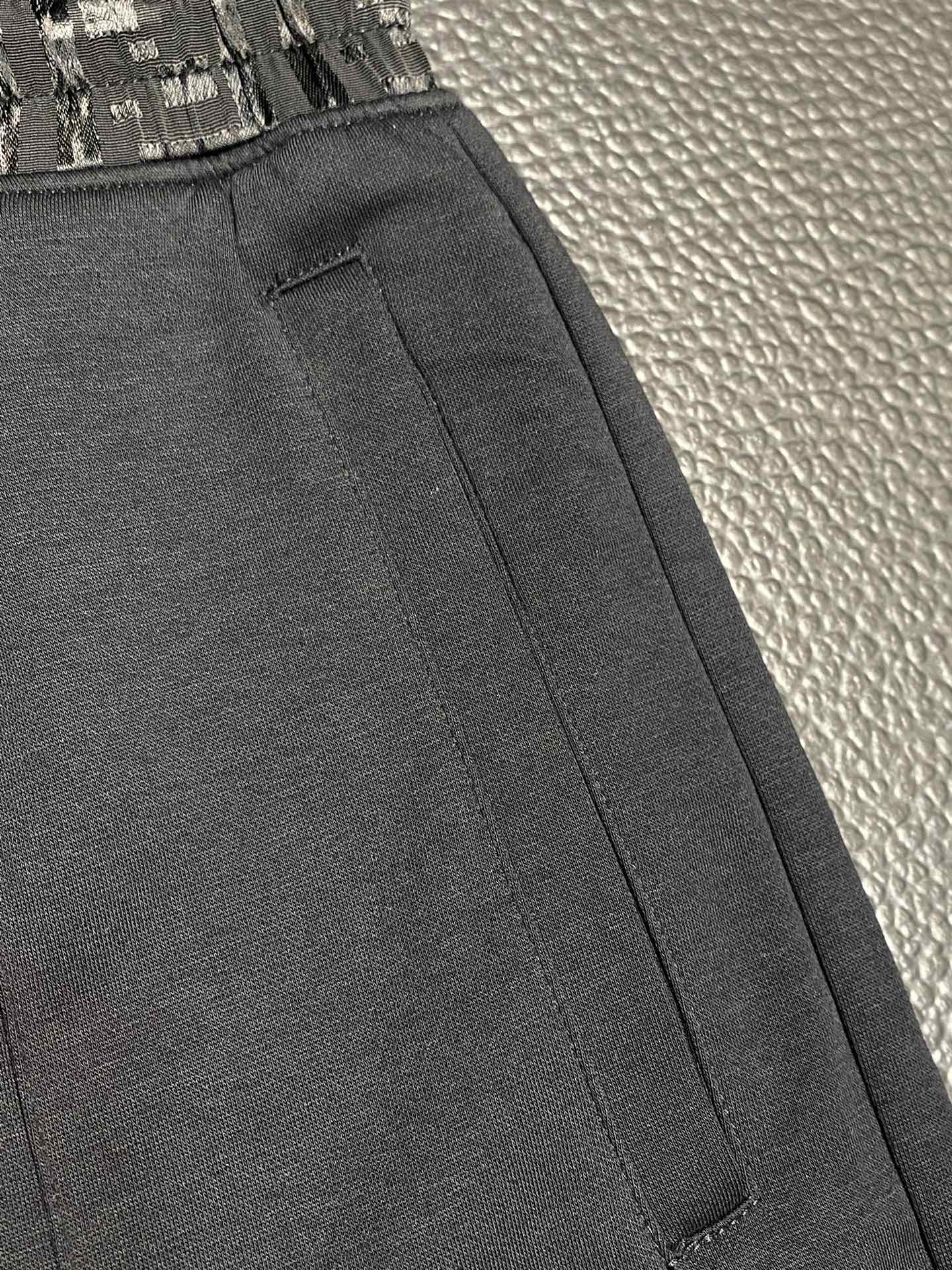 FENDI芬迪独家专供新款休闲裤高端版本！专柜定制面料透气舒适度高细节无可挑剔品牌元素设计理念体现高品质