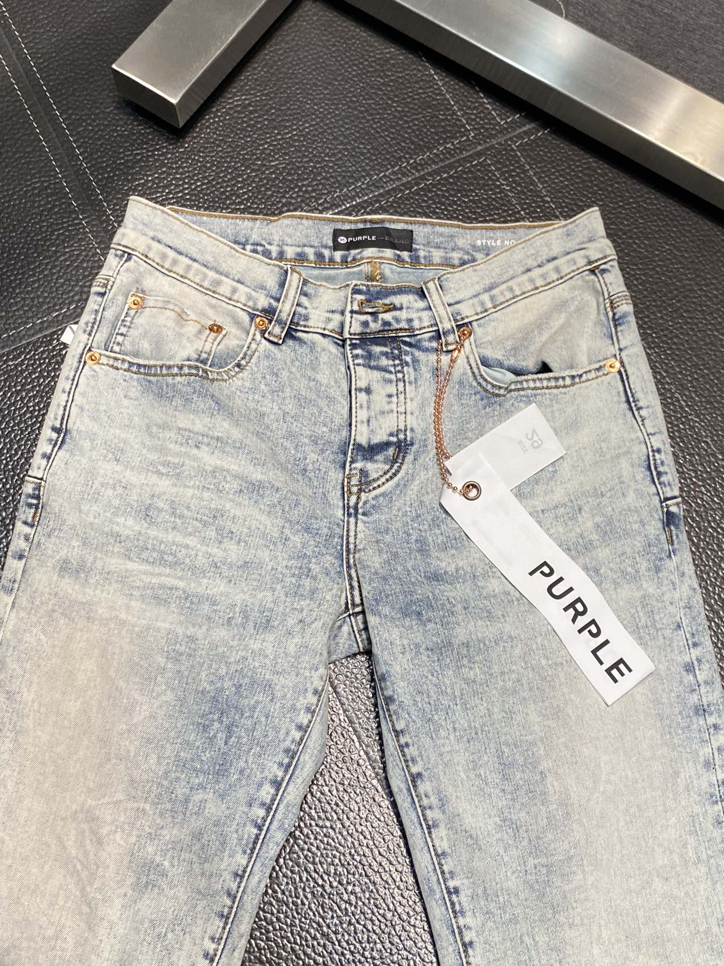  。PurPle Brand 独家专供新款 修身款 小直筒 牛仔裤，高端版本！专柜 面料 透气舒适度高，