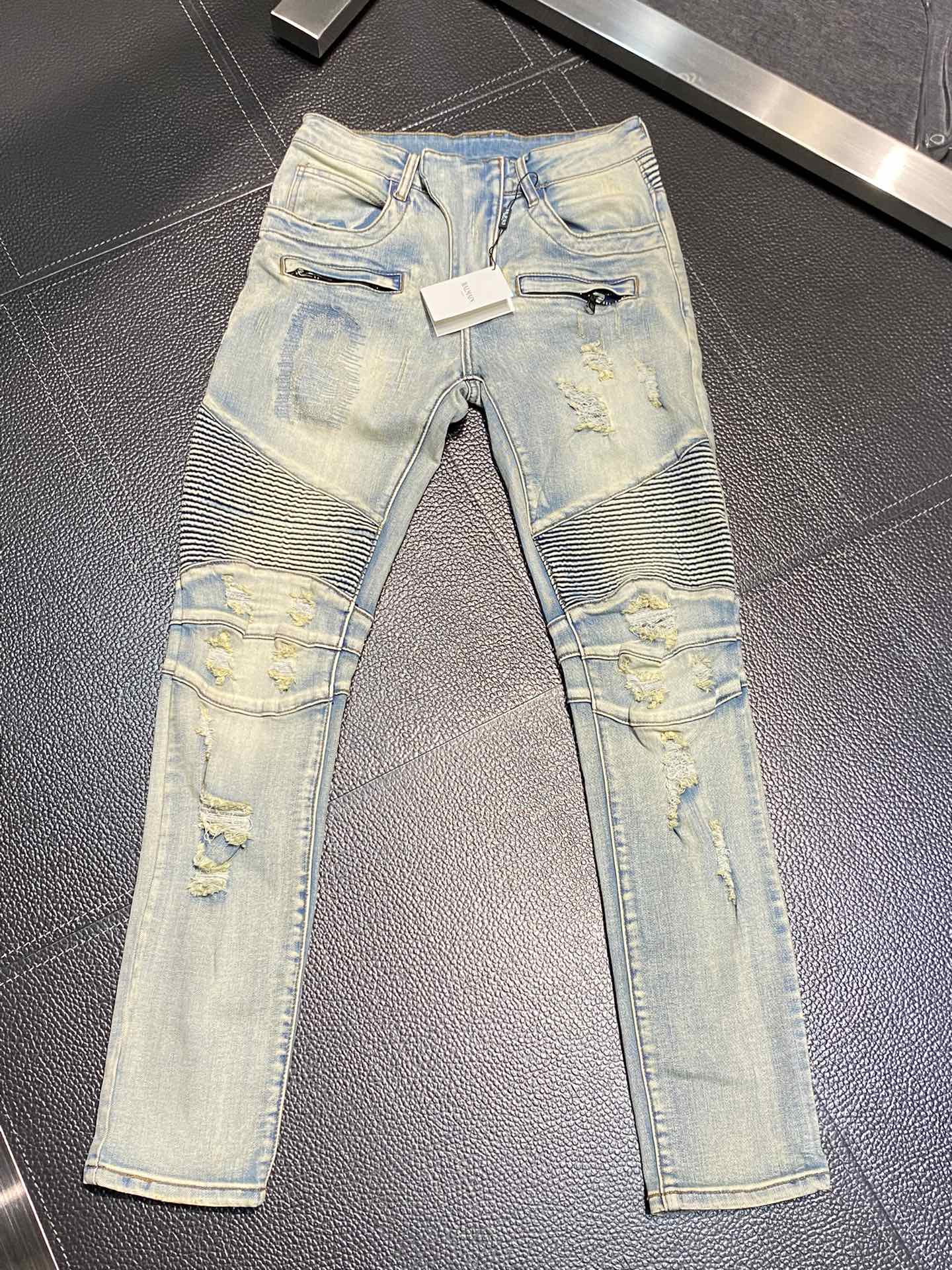  。BALMAIN巴尔曼 独家专供新款 修身款 小直筒 牛仔裤，高端版本！专柜 面料 透气舒适度高，细节