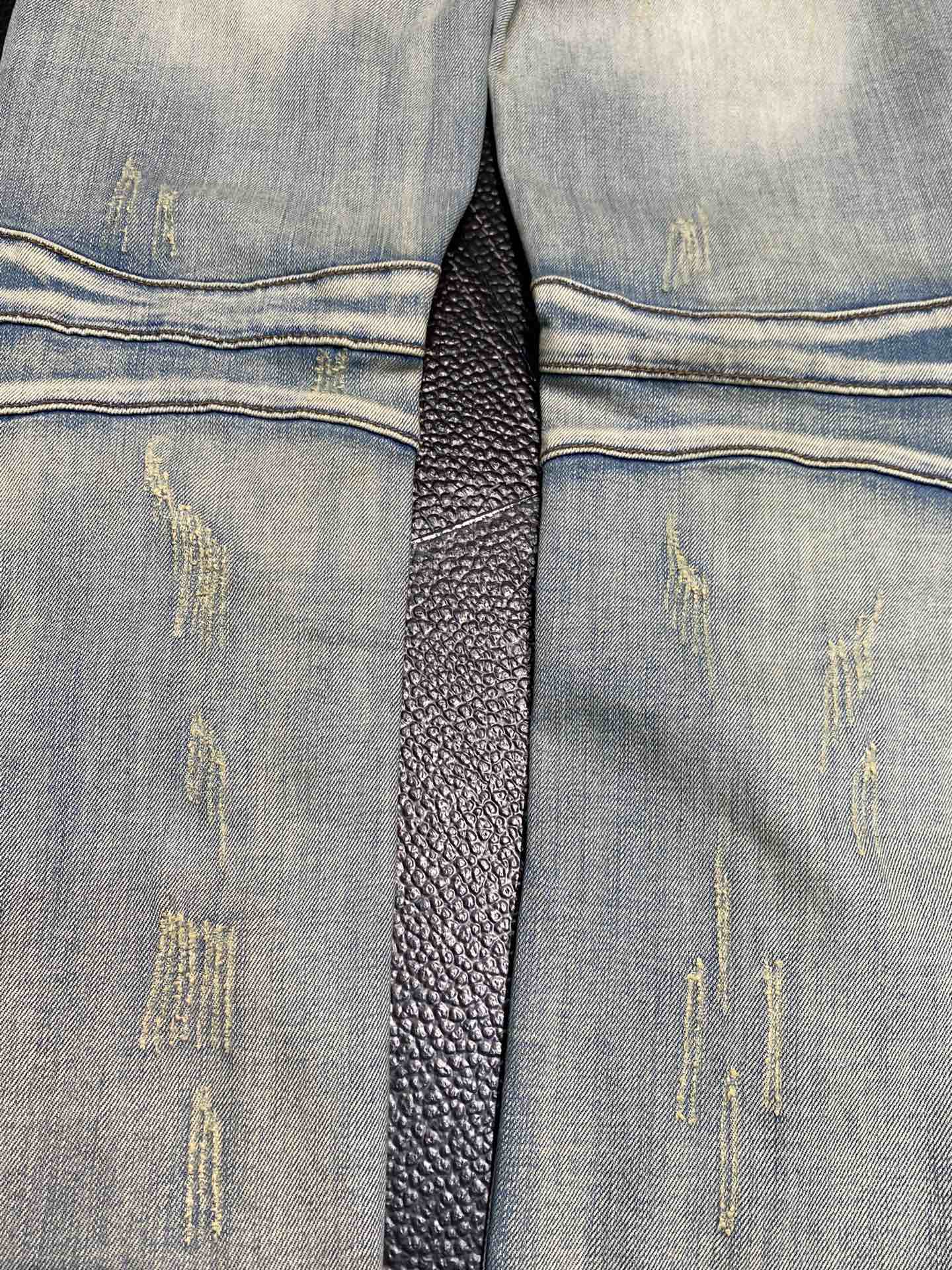  。BALMAIN巴尔曼 独家专供新款 修身款 小直筒 牛仔裤，高端版本！专柜 面料 透气舒适度高，细节