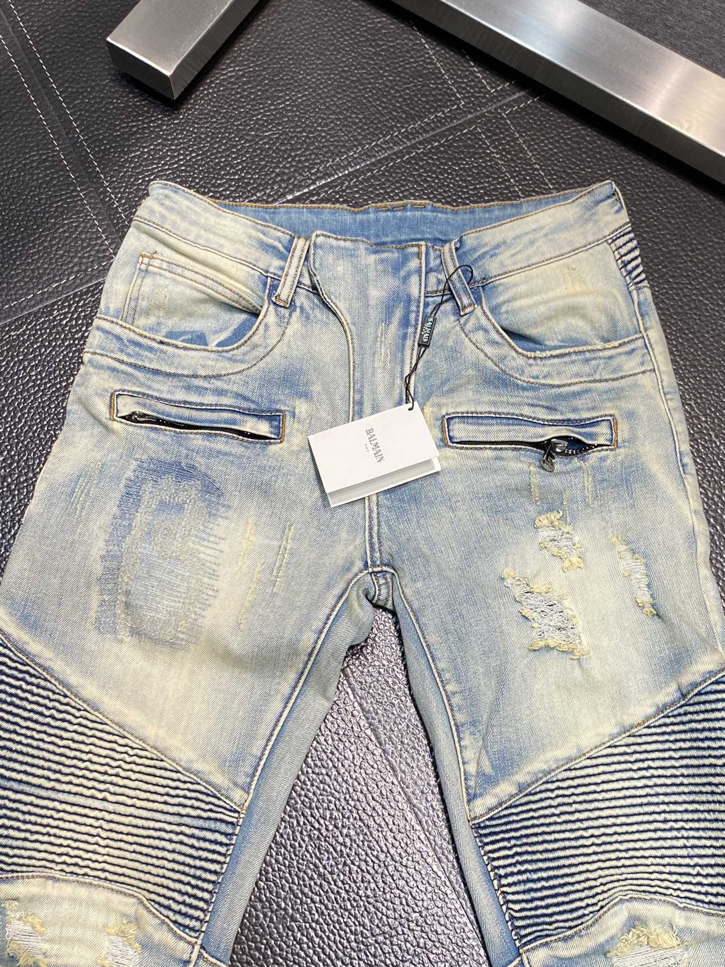  。BALMAIN巴尔曼 独家专供新款 修身款 小直筒 牛仔裤，高端版本！专柜 面料 透气舒适度高，细节