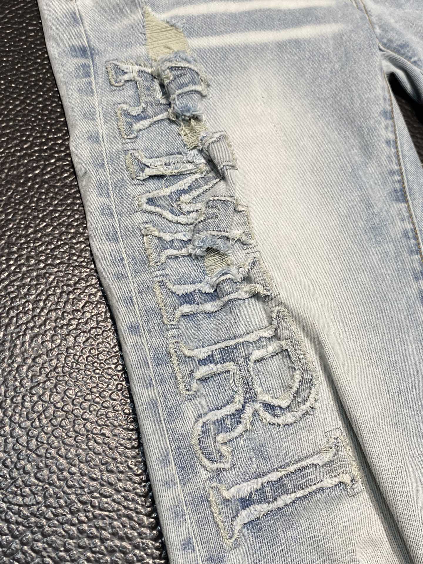  。AMIRI 独家专供新款 修身款 小直筒 牛仔裤，高端版本！专柜 面料 透气舒适度高，细节无可挑剔，