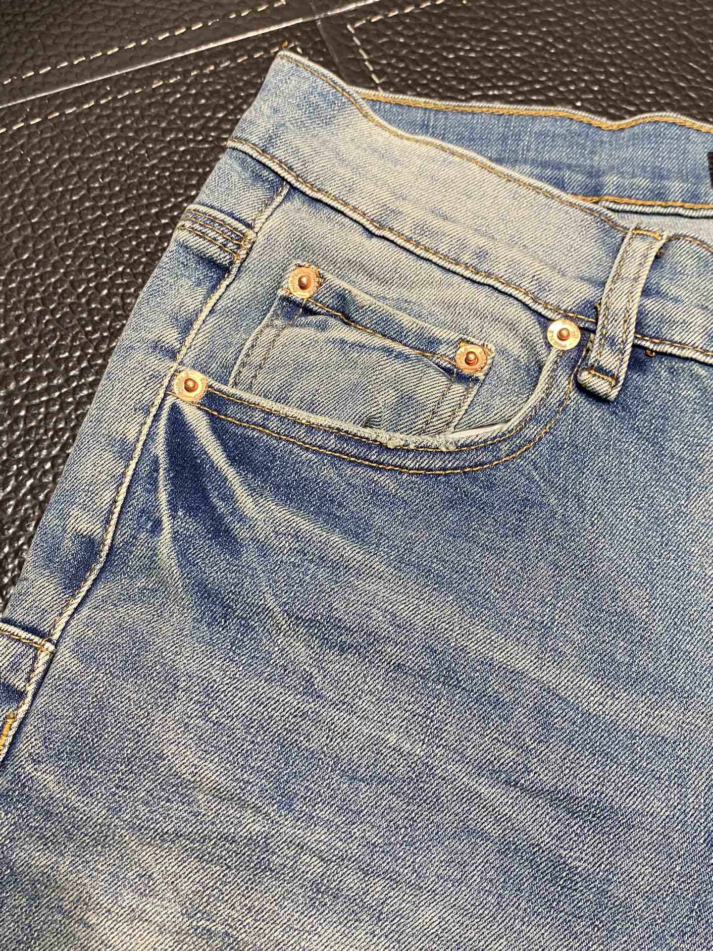  。PurPle Brand 独家专供新款 修身款 小直筒 牛仔裤，高端版本！专柜 面料 透气舒适度高，