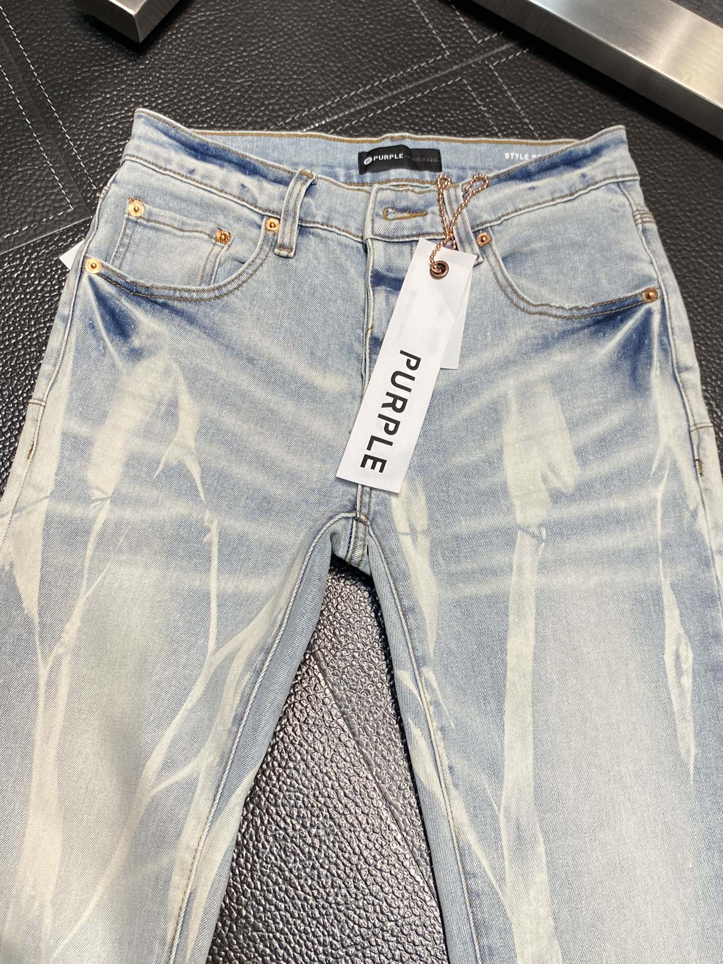  。PurPle Brand 独家专供新款 修身款 小直筒 牛仔裤，高端版本！专柜 面料 透气舒适度高，