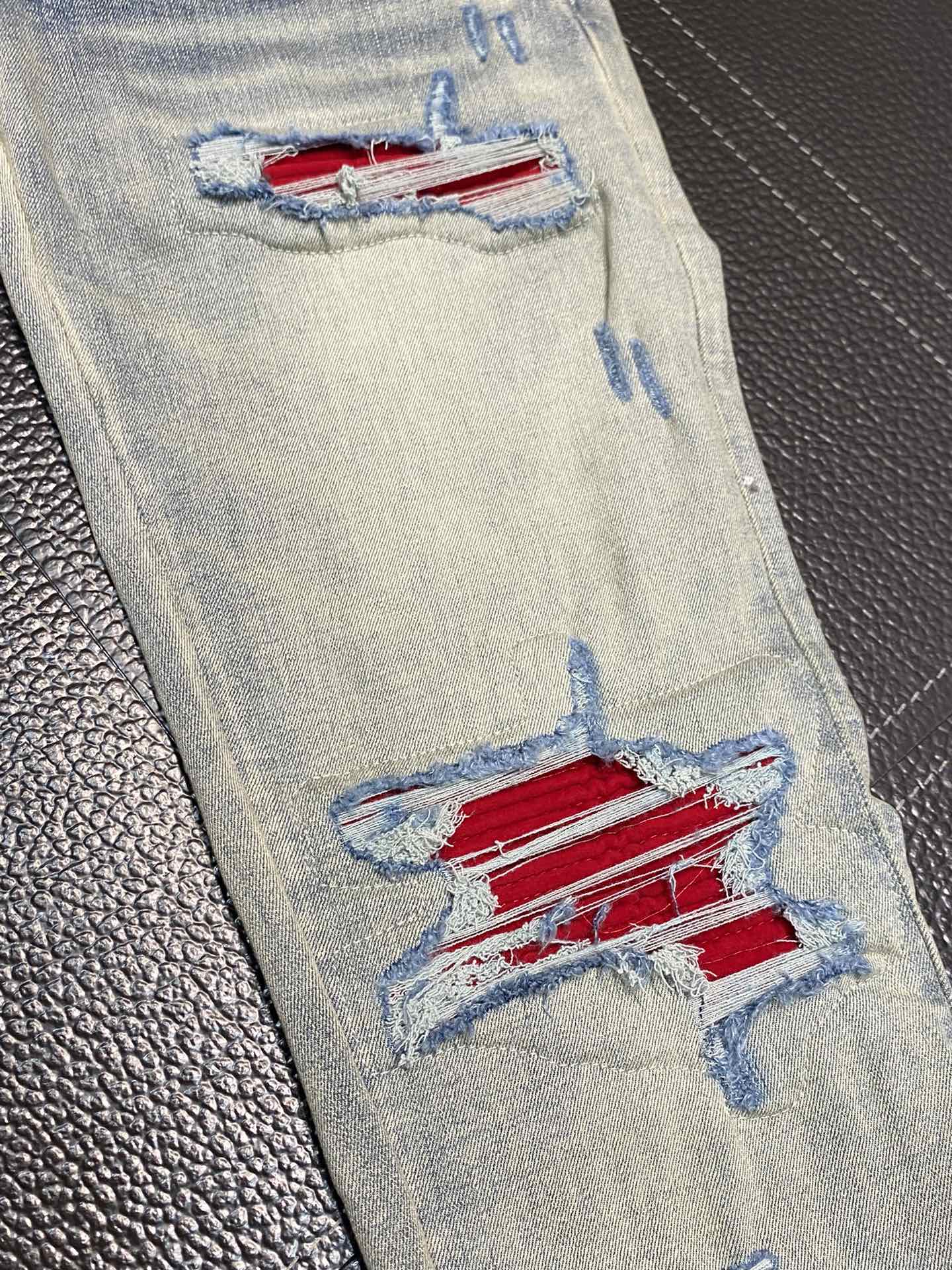  。AMIRI 独家专供新款 修身款 小直筒 牛仔裤，高端版本！专柜 面料 透气舒适度高，细节无可挑剔，