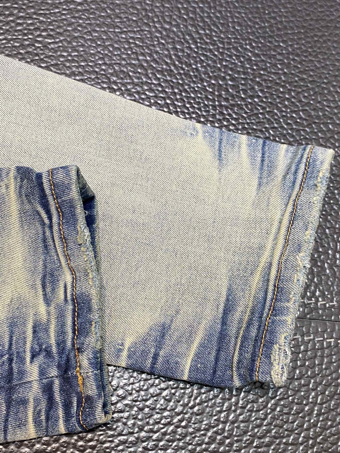  。AMIRI 独家专供新款 修身款 小直筒 牛仔裤，高端版本！专柜 面料 透气舒适度高，细节无可挑剔，