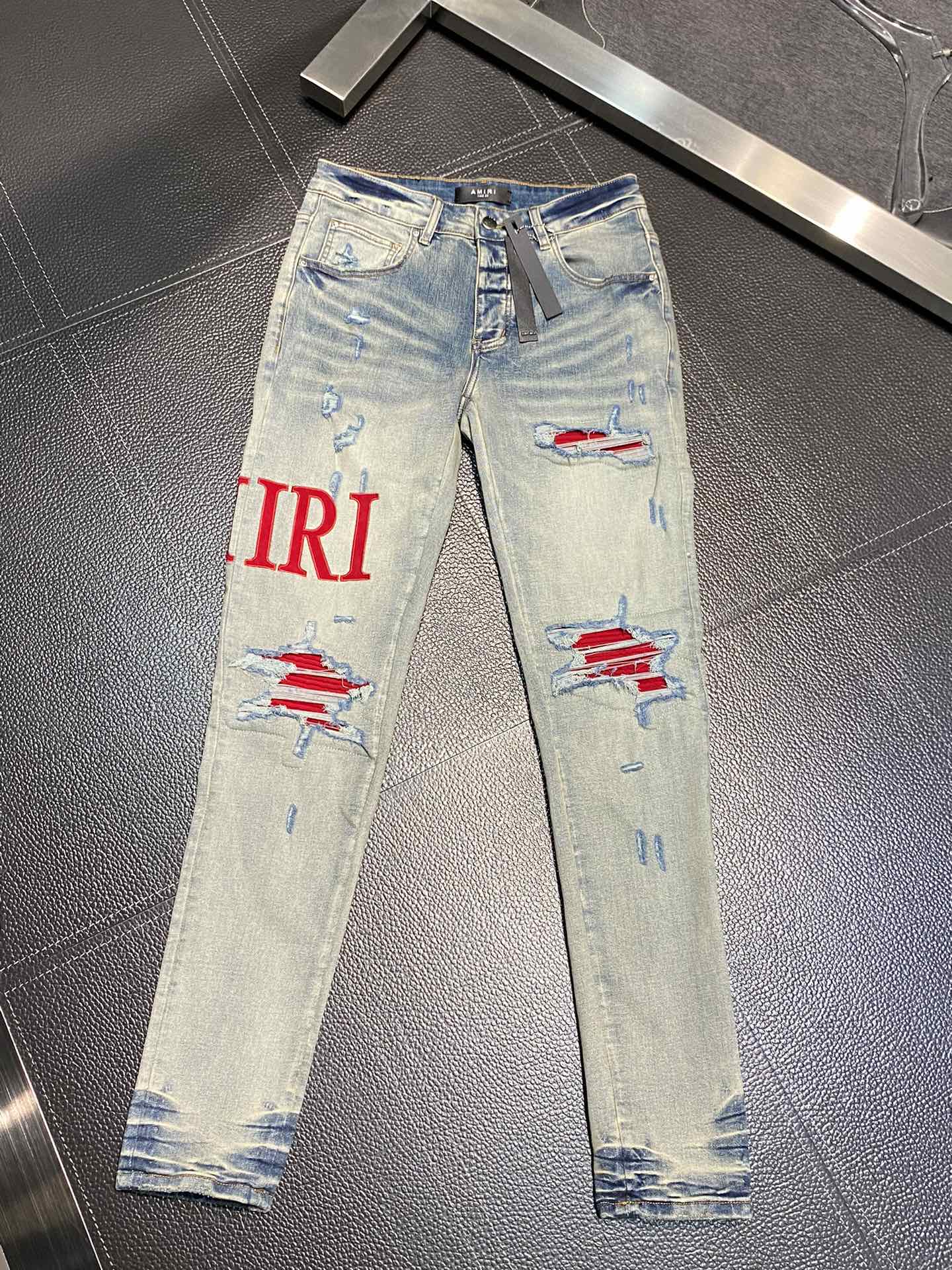  。AMIRI 独家专供新款 修身款 小直筒 牛仔裤，高端版本！专柜 面料 透气舒适度高，细节无可挑剔，