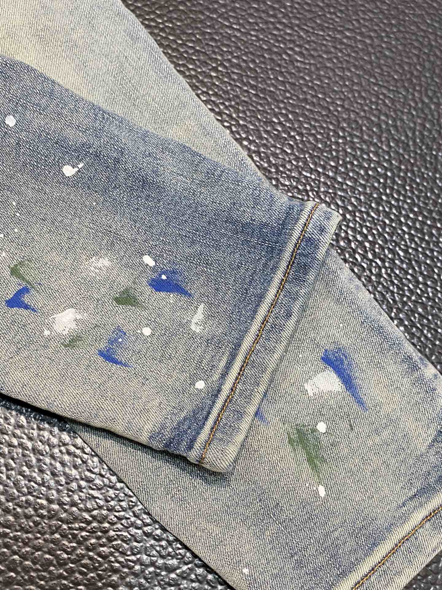  。AMIRI 独家专供新款 修身款 小直筒 牛仔裤，高端版本！专柜 面料 透气舒适度高，细节无可挑剔，