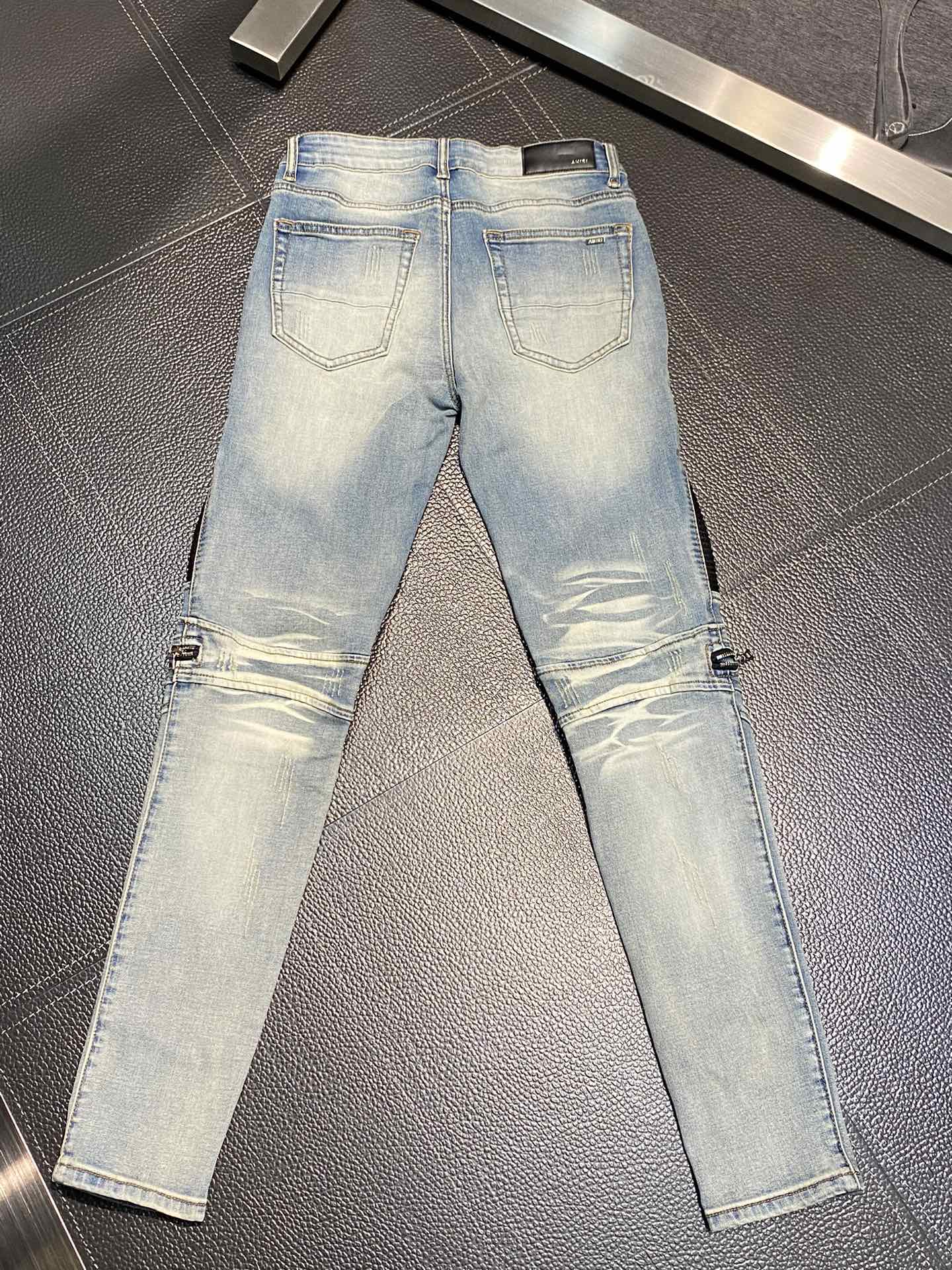  。AMIRI 独家专供新款 修身款 小直筒 牛仔裤，高端版本！专柜 面料 透气舒适度高，细节无可挑剔，