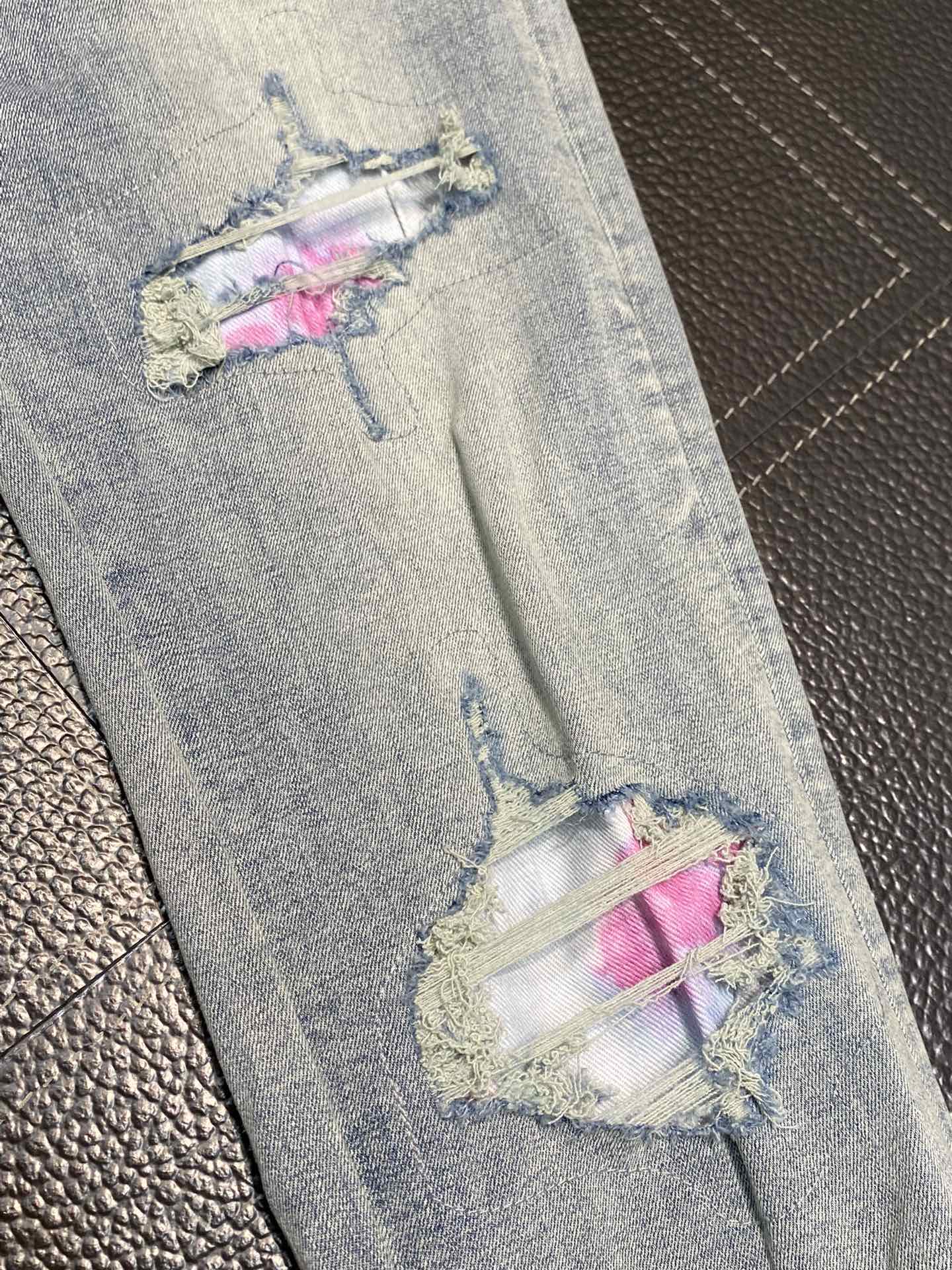  。AMIRI 独家专供新款 修身款 小直筒 牛仔裤，高端版本！专柜 面料 透气舒适度高，细节无可挑剔，