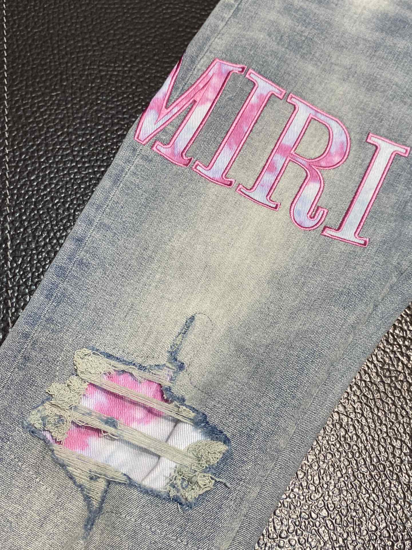 。AMIRI 独家专供新款 修身款 小直筒 牛仔裤，高端版本！专柜 面料 透气舒适度高，细节无可挑剔，