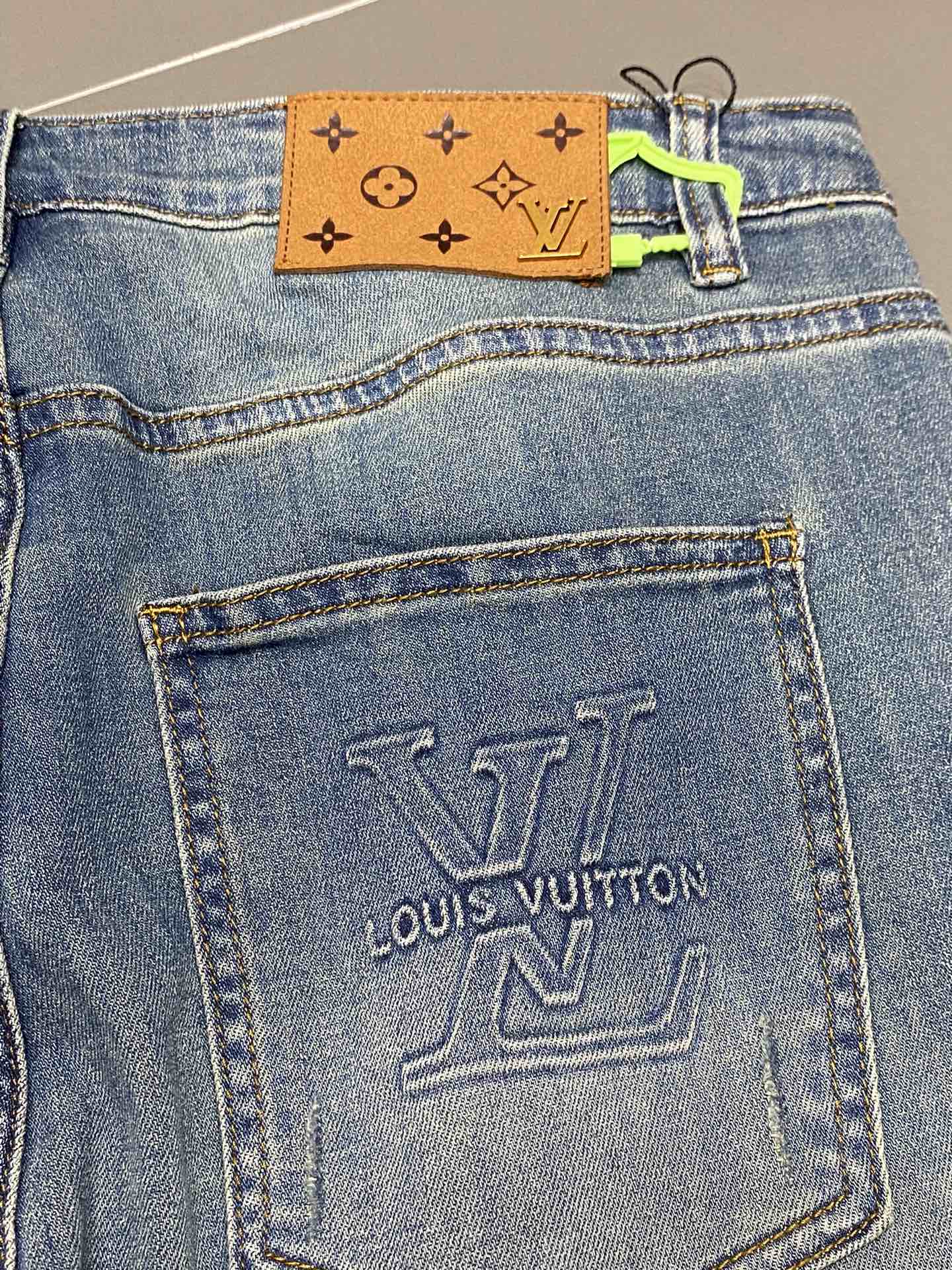 LouisVuitton路易威登LV独家专供新款休闲牛仔裤高端版本！专柜定制面料透气舒适度高细节无可挑剔