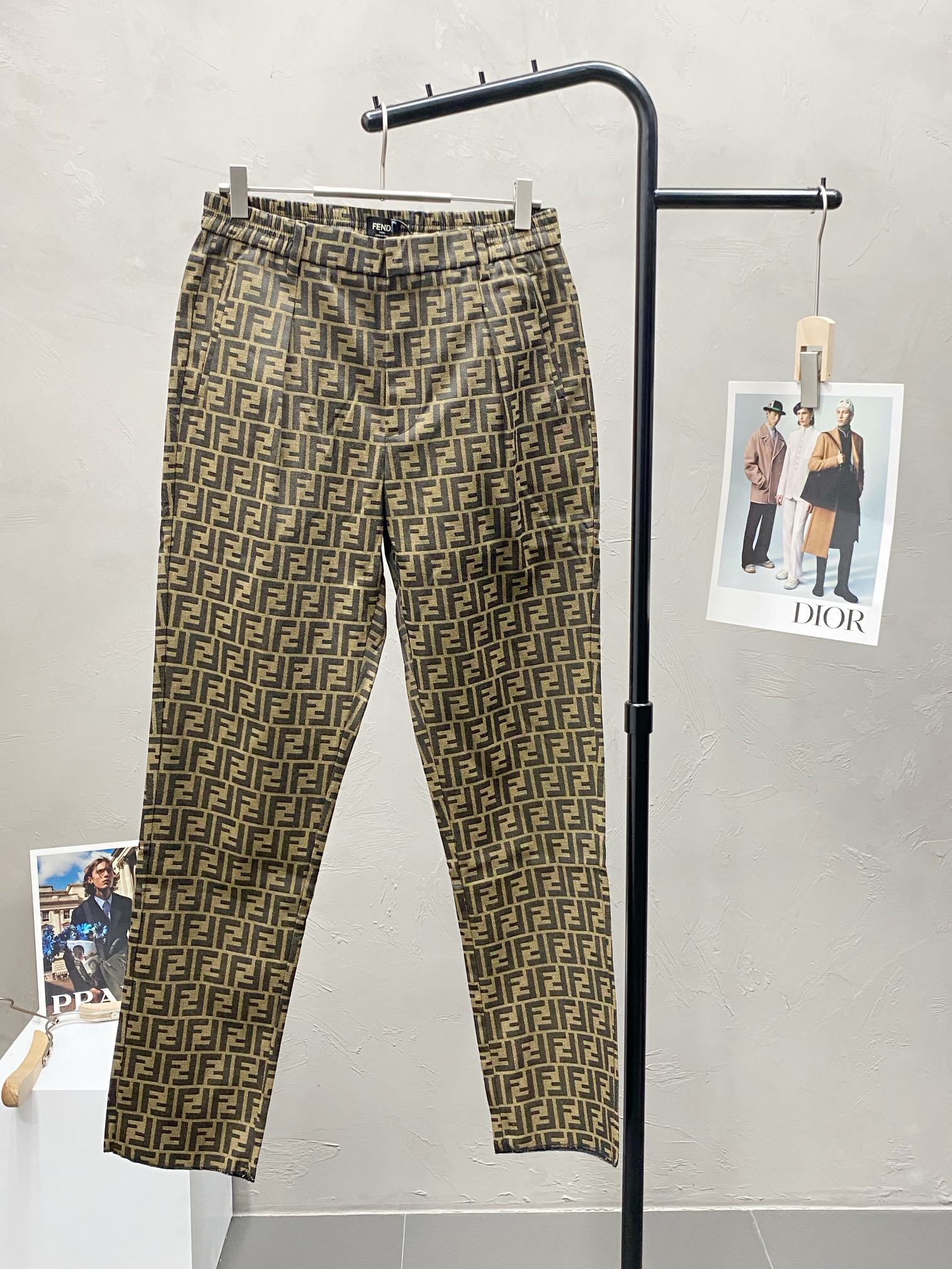 Fendi Aaa
 Vêtements Culottes & Pantalons Peu importe