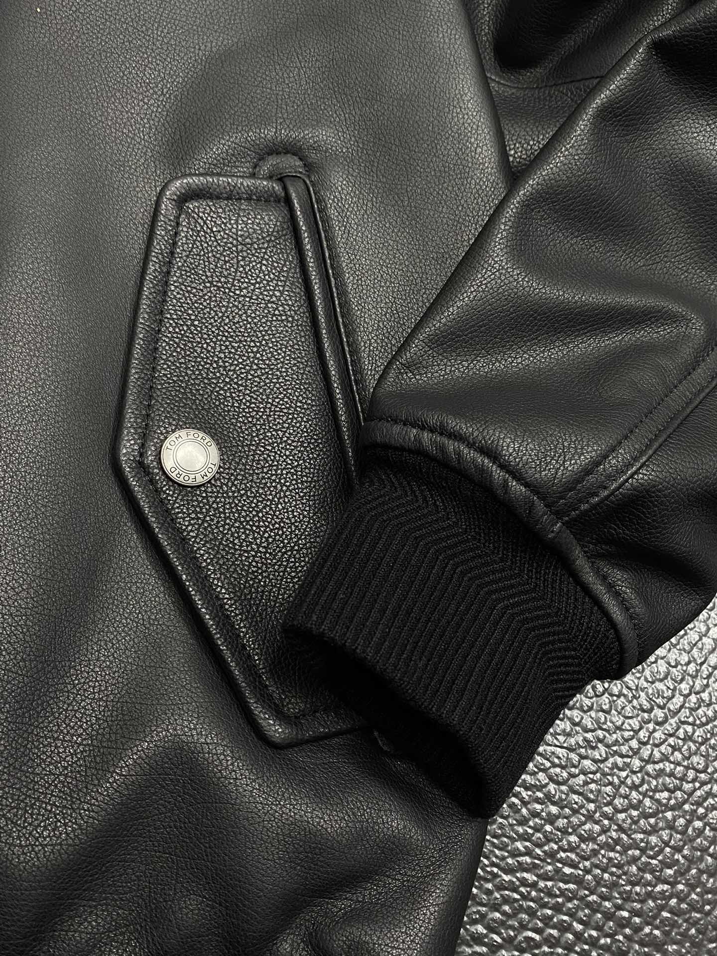 Tom Ford Fall/Winter Leather Coats: Luxurious Fashion and Functionality in Sizes 48-56 - 图片 8