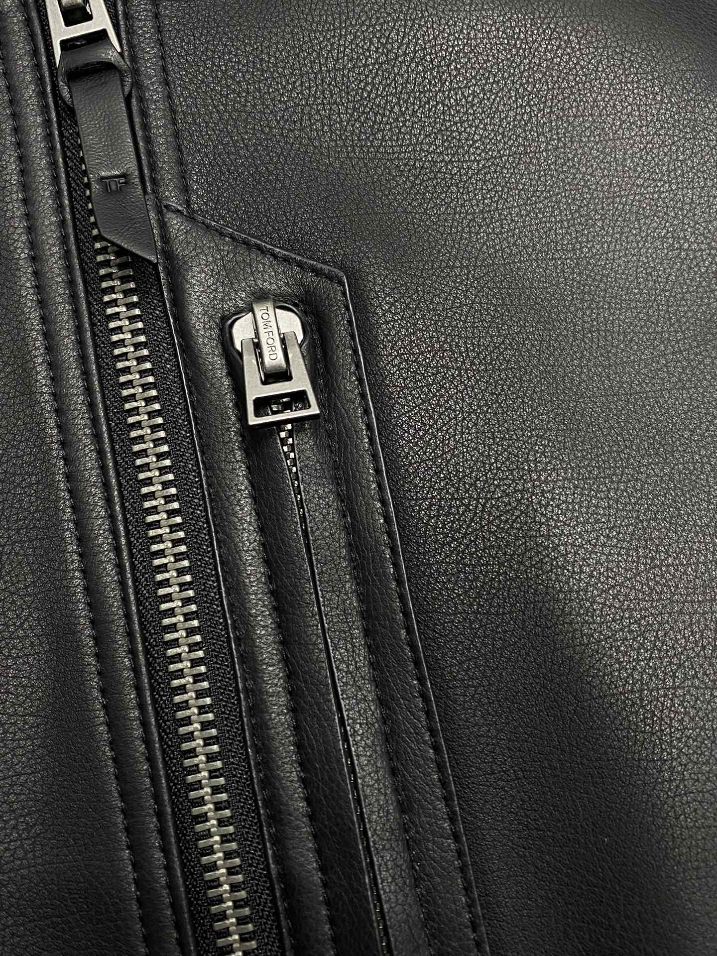 Tom Ford Fall/Winter Leather Coats: Luxurious Fashion and Functionality in Sizes 48-56 - 图片 7