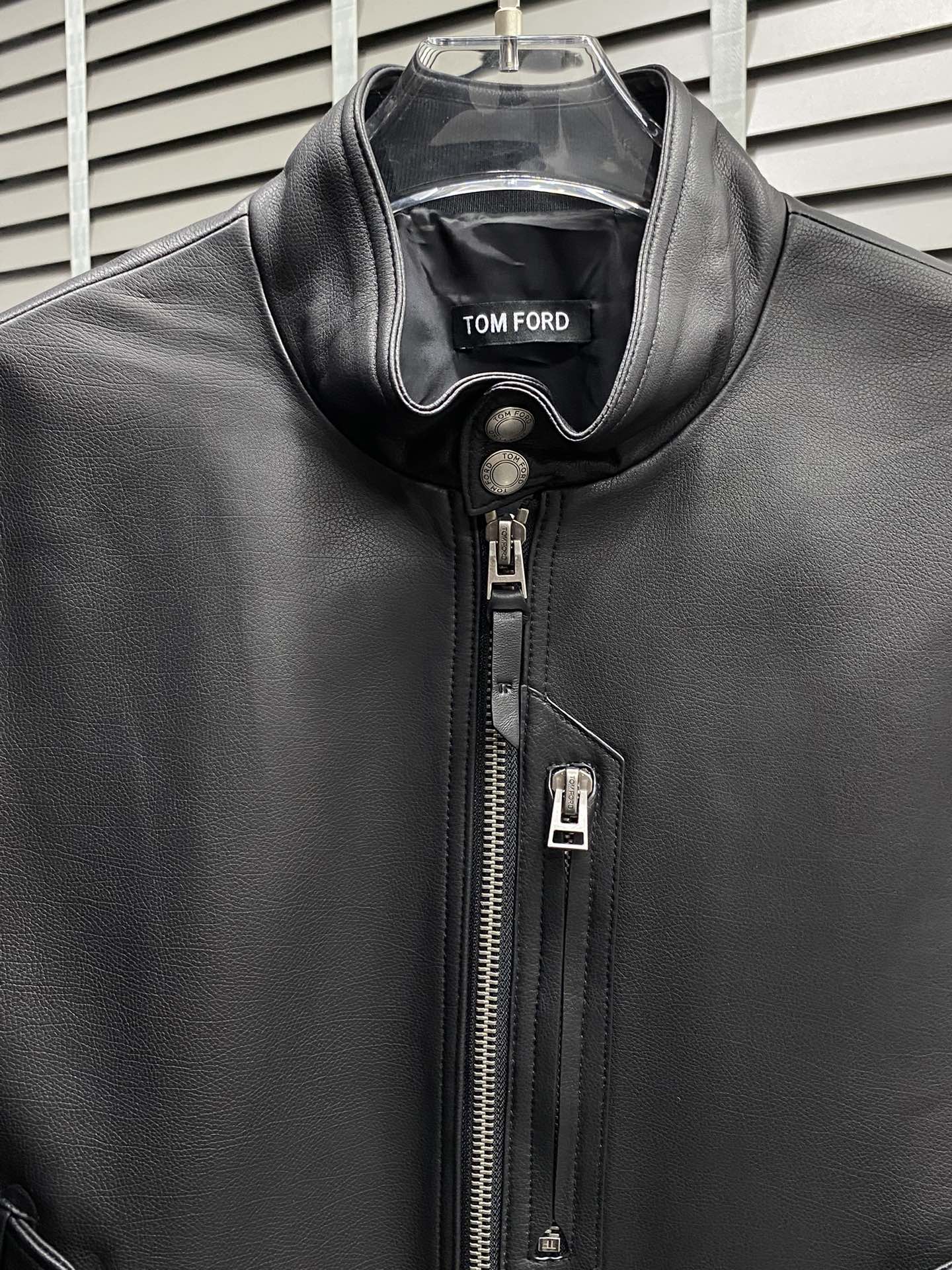Tom Ford Fall/Winter Leather Coats: Luxurious Fashion and Functionality in Sizes 48-56 - 图片 3