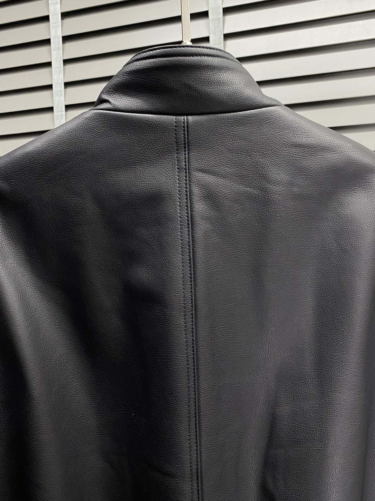 Tom Ford Fall/Winter Leather Coats: Luxurious Fashion and Functionality in Sizes 48-56 - 图片 4