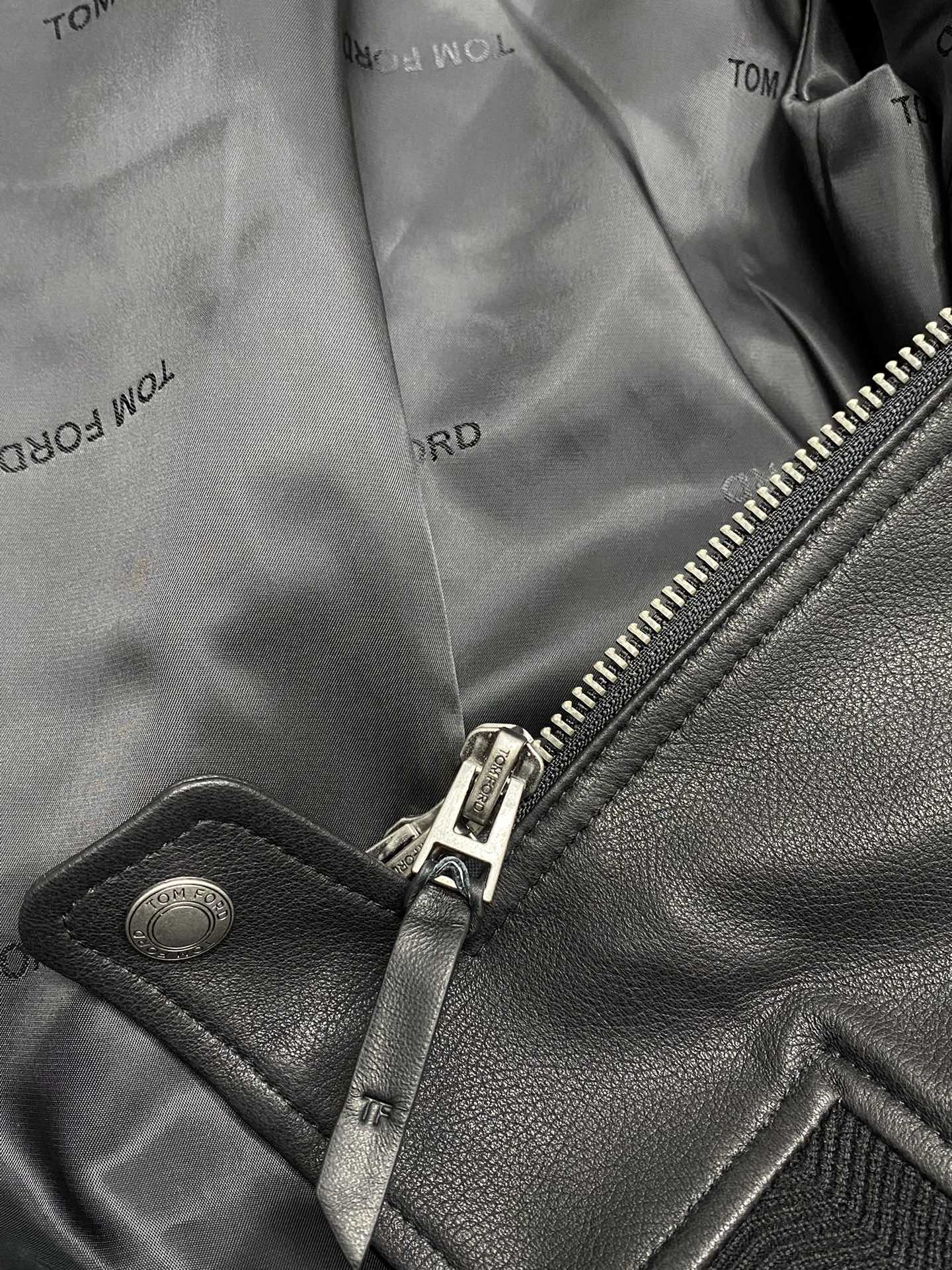 Tom Ford Fall/Winter Leather Coats: Luxurious Fashion and Functionality in Sizes 48-56 - 图片 9