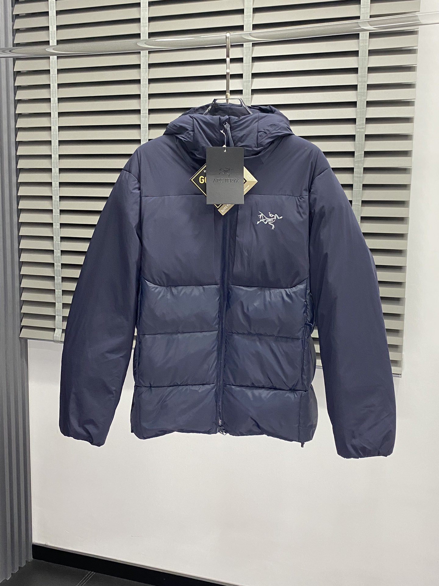 We bieden top goedkope AAA
 Arcteryx Kleding Bontmantel Wit Witte ganzendons Herfst/winter collectie Bovenzijde met capuchon