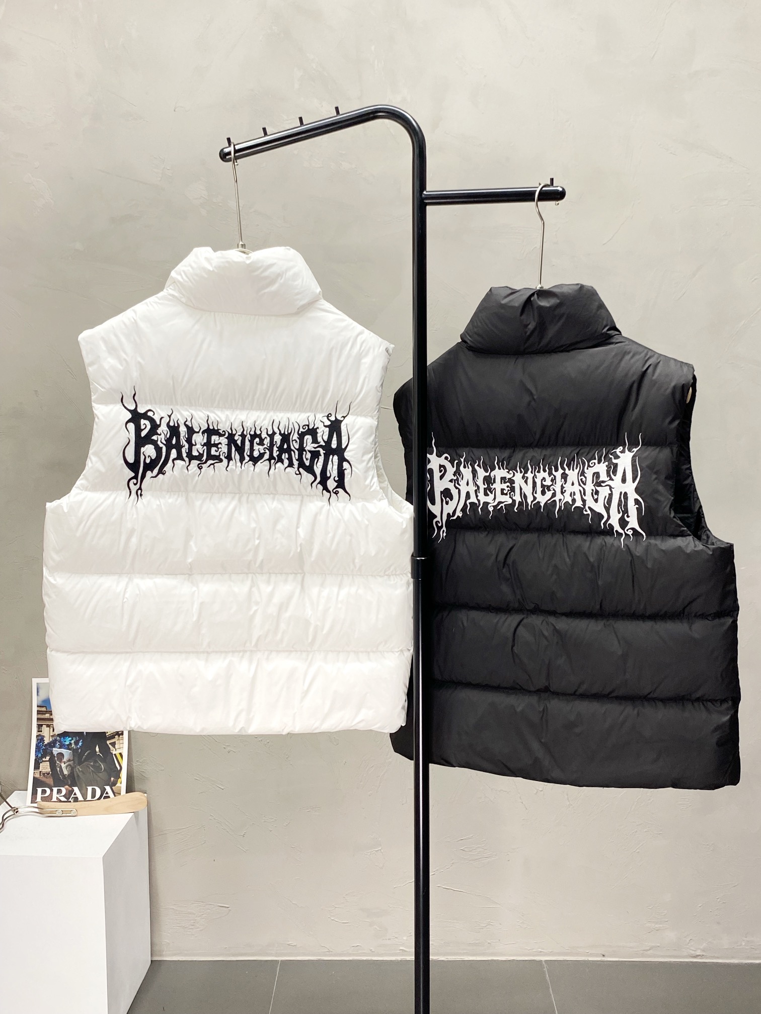 羽绒服-Balenciga巴黎世家独家专供秋冬新款连帽羽绒马甲贸易公司渠道稀出降温天气必备的保暖单品不论