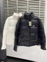 Balenciaga Kleding Bontmantel Wit Witte ganzendons Herfst/winter collectie Joggingbroek 1 Balenciaga Kleding Bontmantel Wit Witte ganzendons Herfst/winter collectie Joggingbroek
