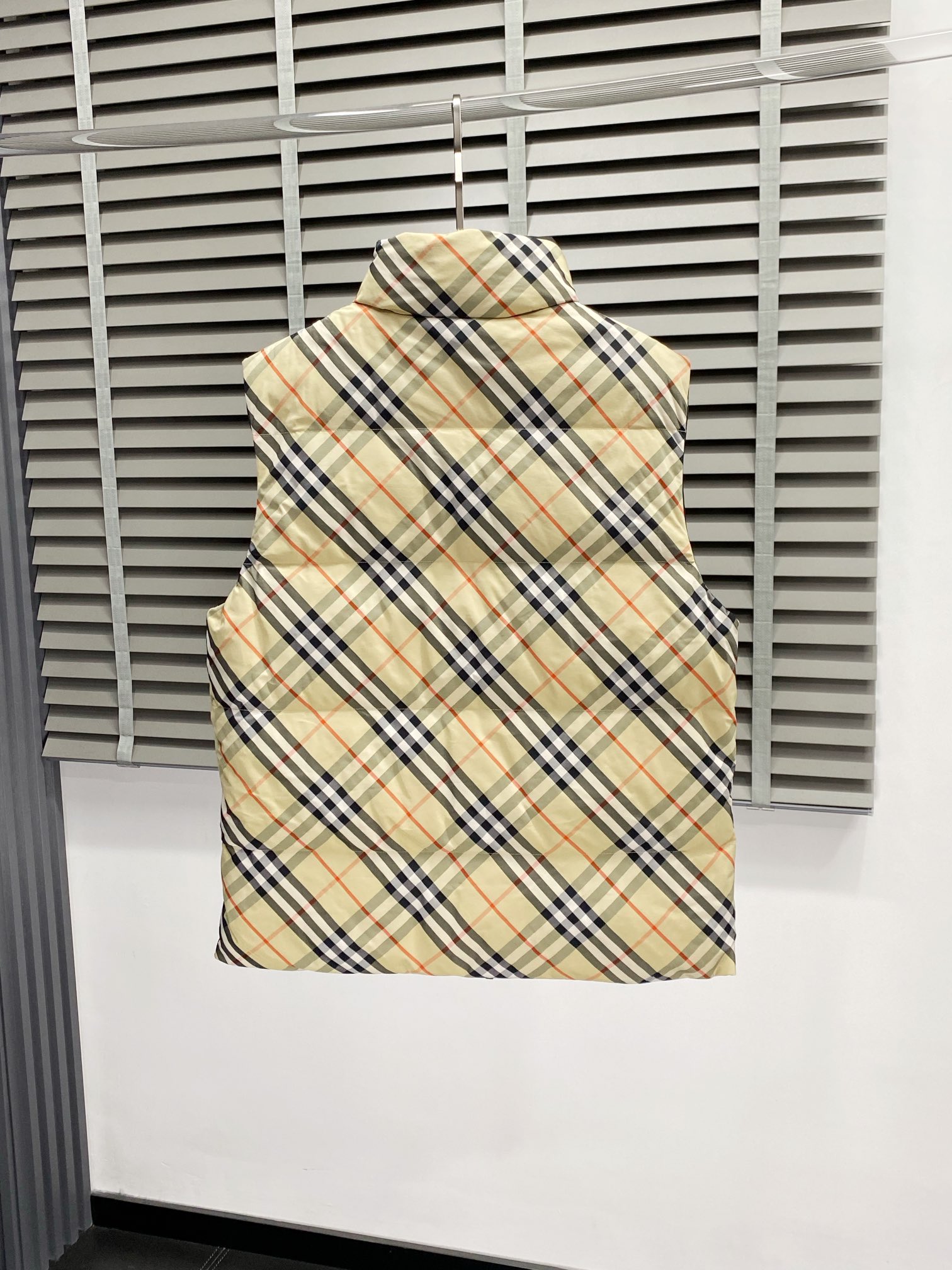 。羽绒服-Burberry巴宝莉💥独家专供秋冬新款高领羽绒马甲。双面穿设计。贸易公司渠道稀出，降温天气必