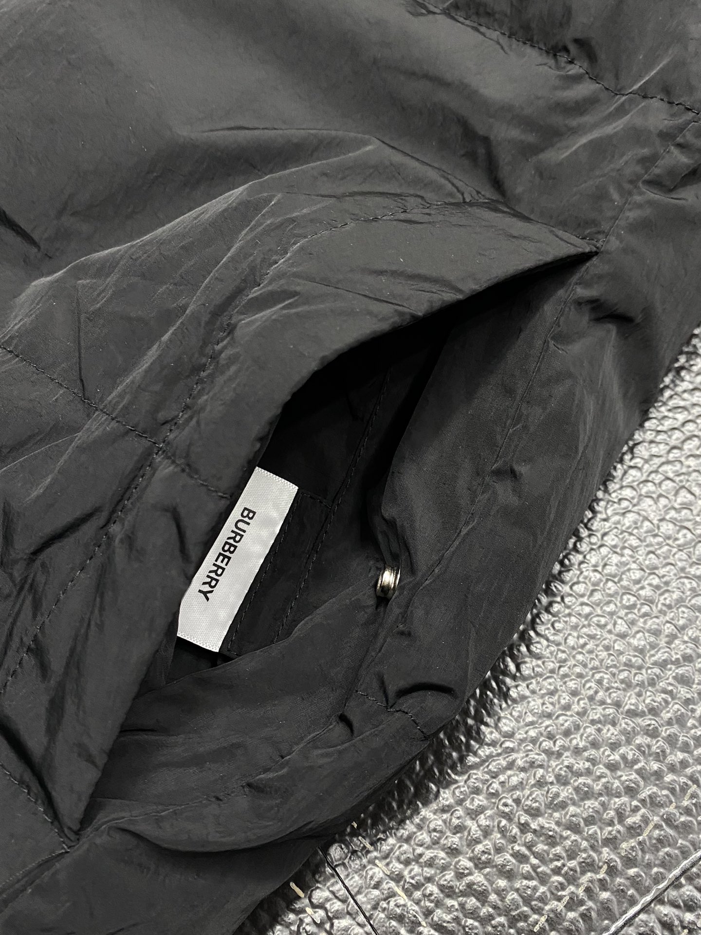 。羽绒服-Burberry巴宝莉💥独家专供秋冬新款高领羽绒马甲。双面穿设计。贸易公司渠道稀出，降温天气必