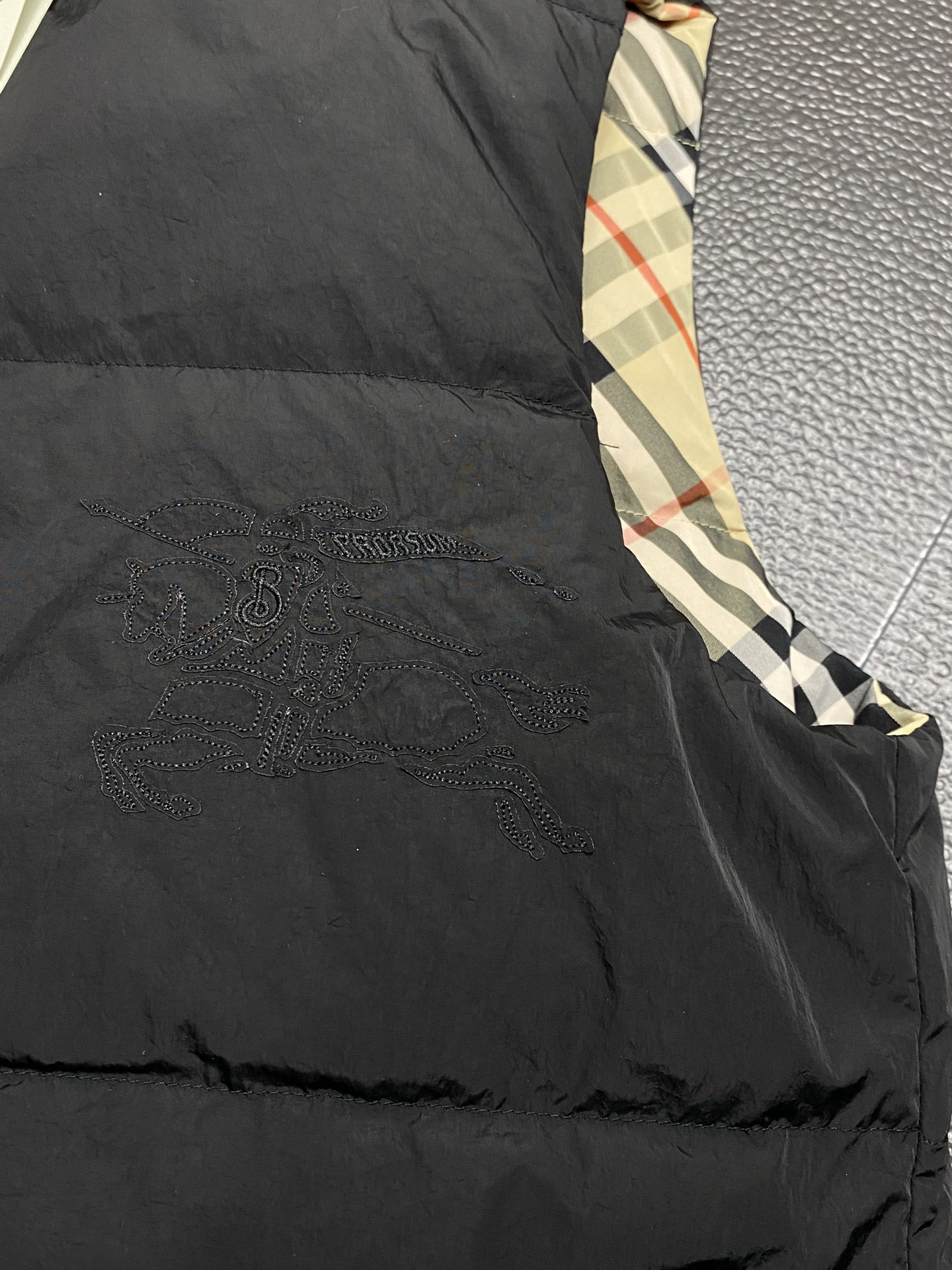 。羽绒服-Burberry巴宝莉💥独家专供秋冬新款高领羽绒马甲。双面穿设计。贸易公司渠道稀出，降温天气必