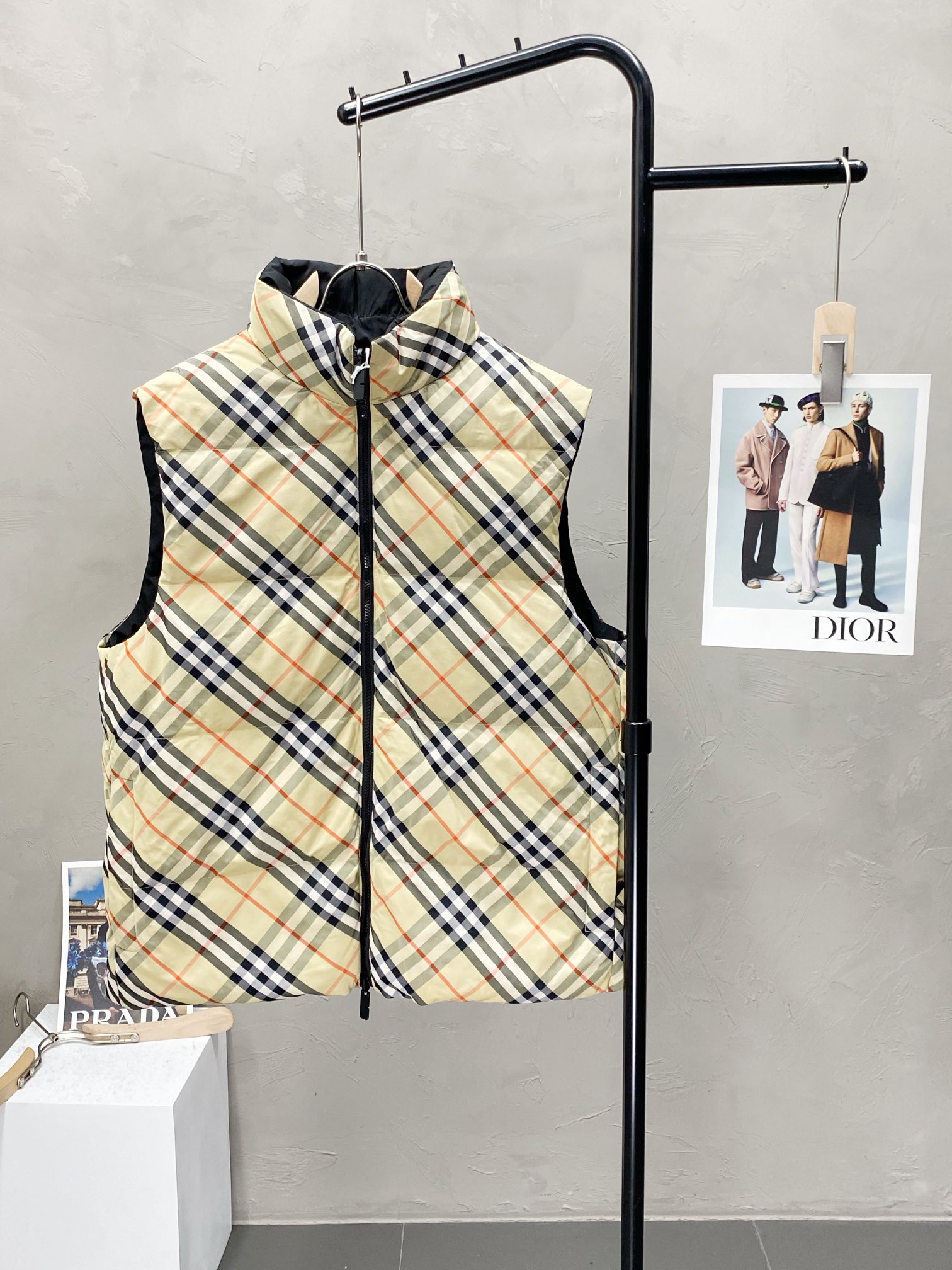 。羽绒服-Burberry巴宝莉💥独家专供秋冬新款高领羽绒马甲。双面穿设计。贸易公司渠道稀出，降温天气必