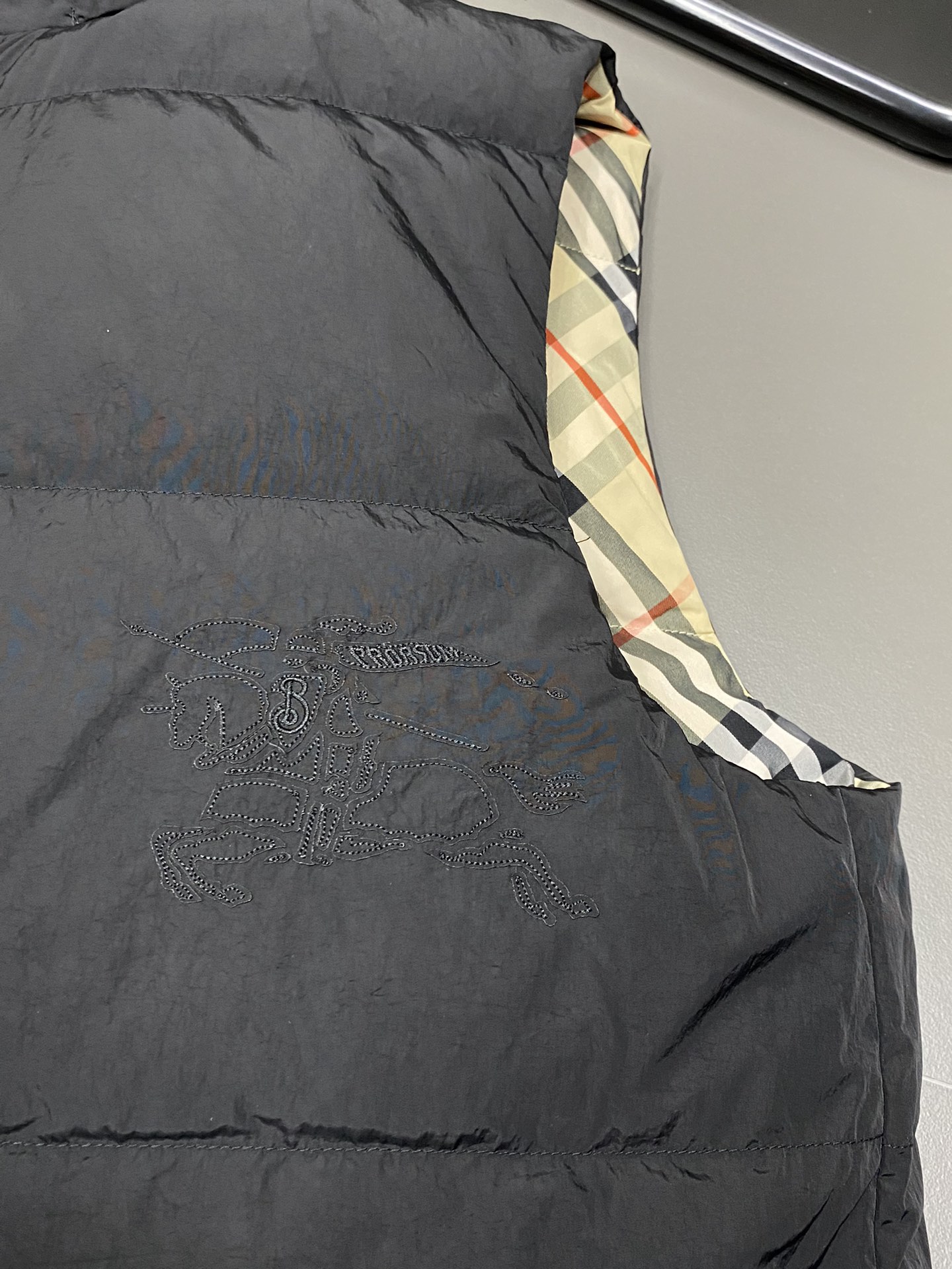 。羽绒服-Burberry巴宝莉💥独家专供秋冬新款高领羽绒马甲。双面穿设计。贸易公司渠道稀出，降温天气必