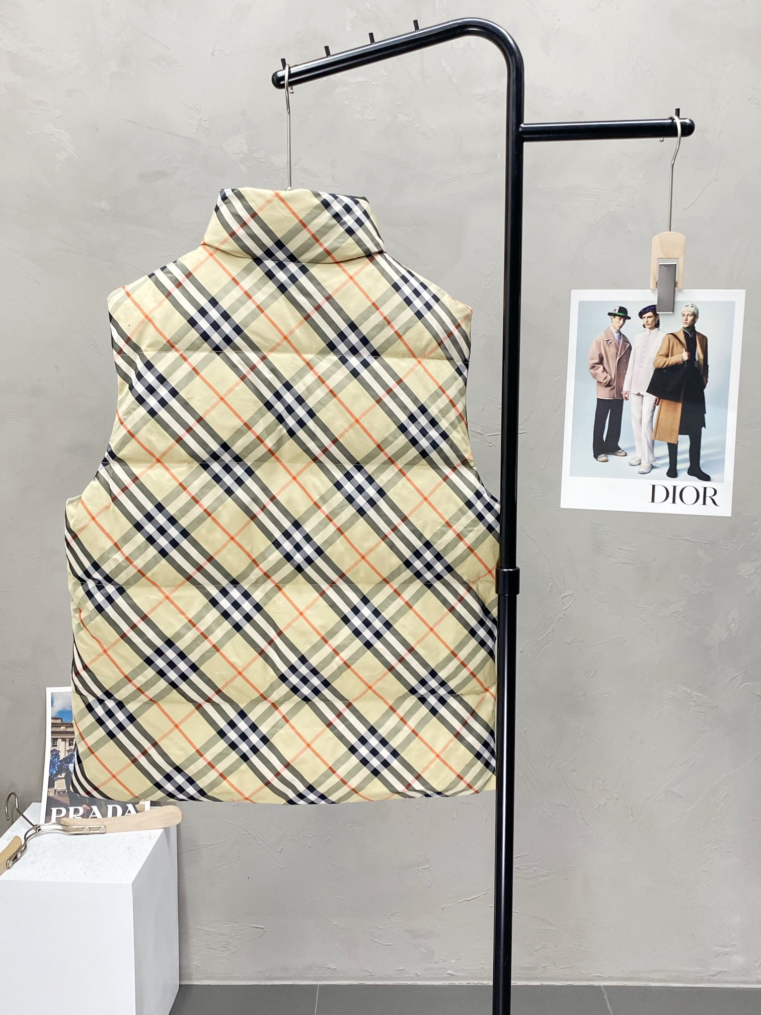 。羽绒服-Burberry巴宝莉💥独家专供秋冬新款高领羽绒马甲。双面穿设计。贸易公司渠道稀出，降温天气必