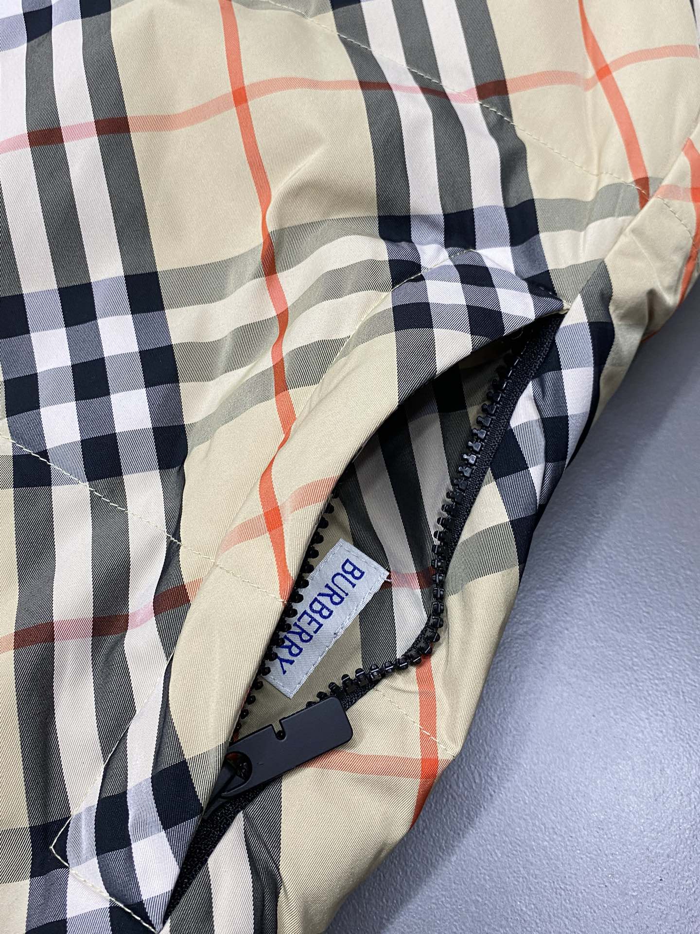 。羽绒服-Burberry巴宝莉💥独家专供秋冬新款高领羽绒马甲。双面穿设计。贸易公司渠道稀出，降温天气必
