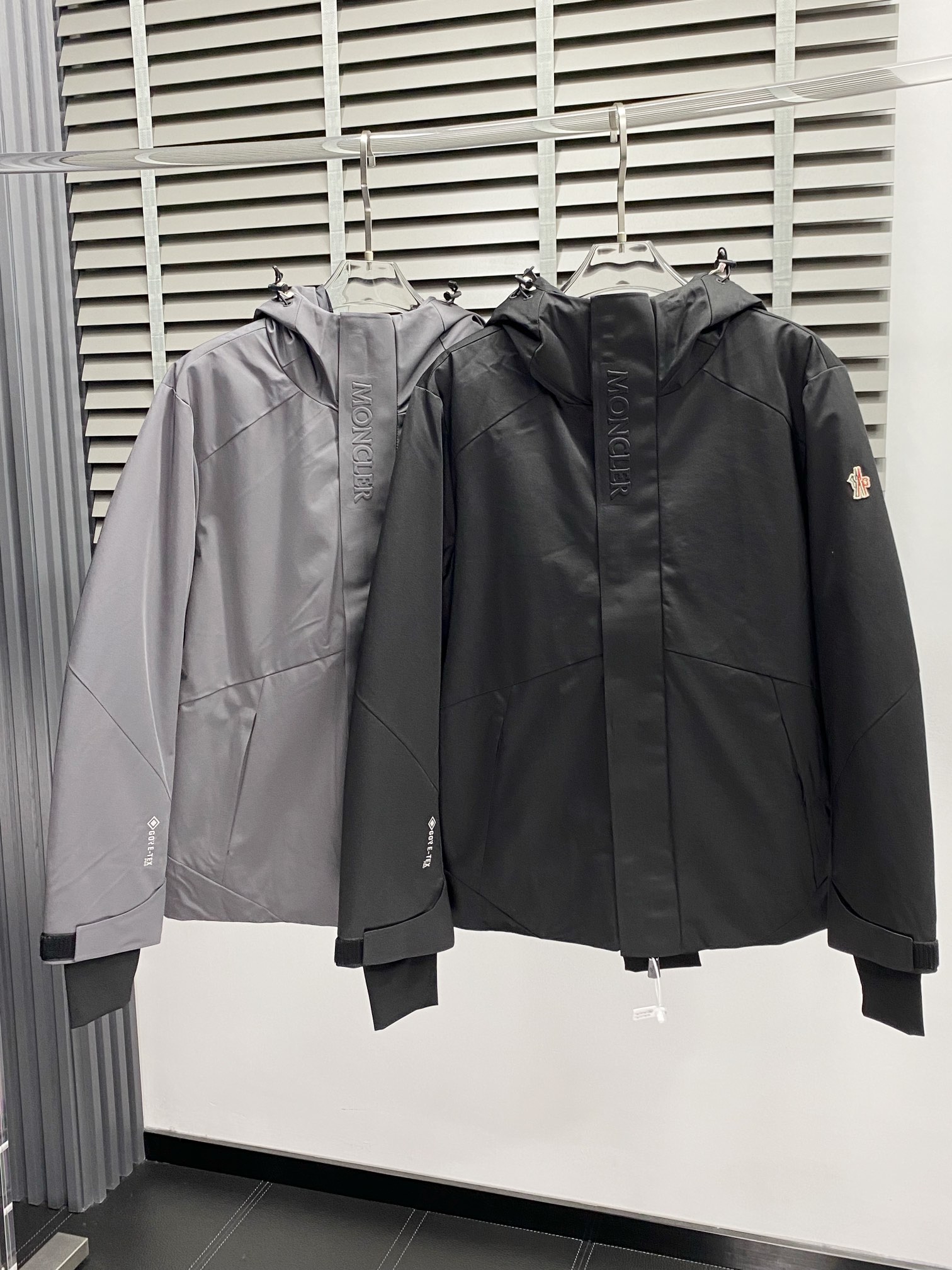 Moncler Kleding Bontmantel Wit Witte ganzendons Herfst/winter collectie Bovenzijde met capuchon