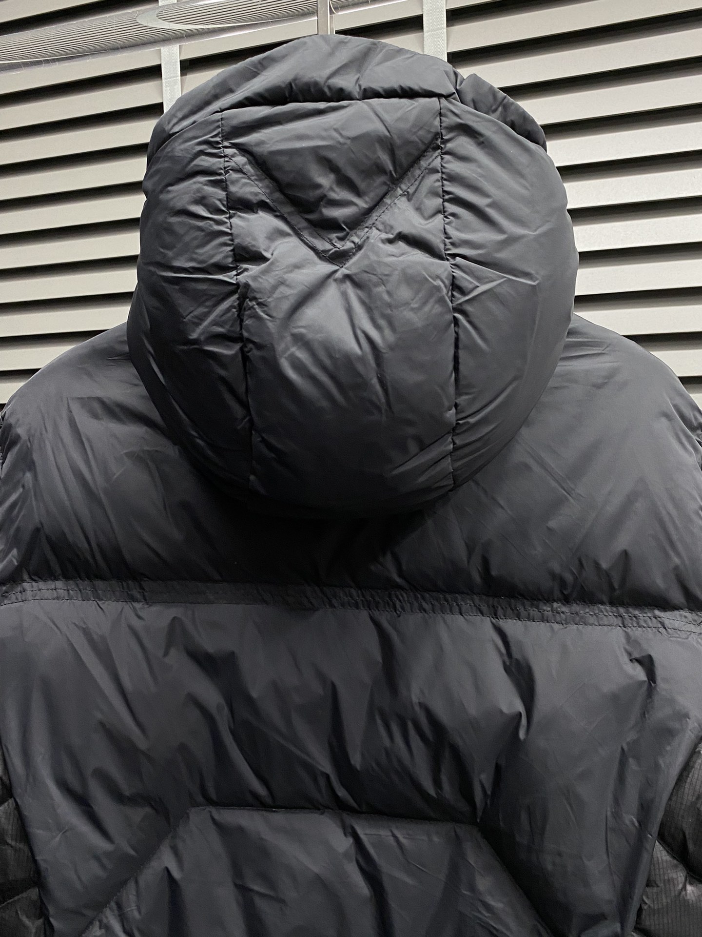 。羽绒服- Moncler蒙口💥独家专供秋冬新款羽绒服。帽子拉链可拆卸设计，贸易公司渠道稀出，降温天气必