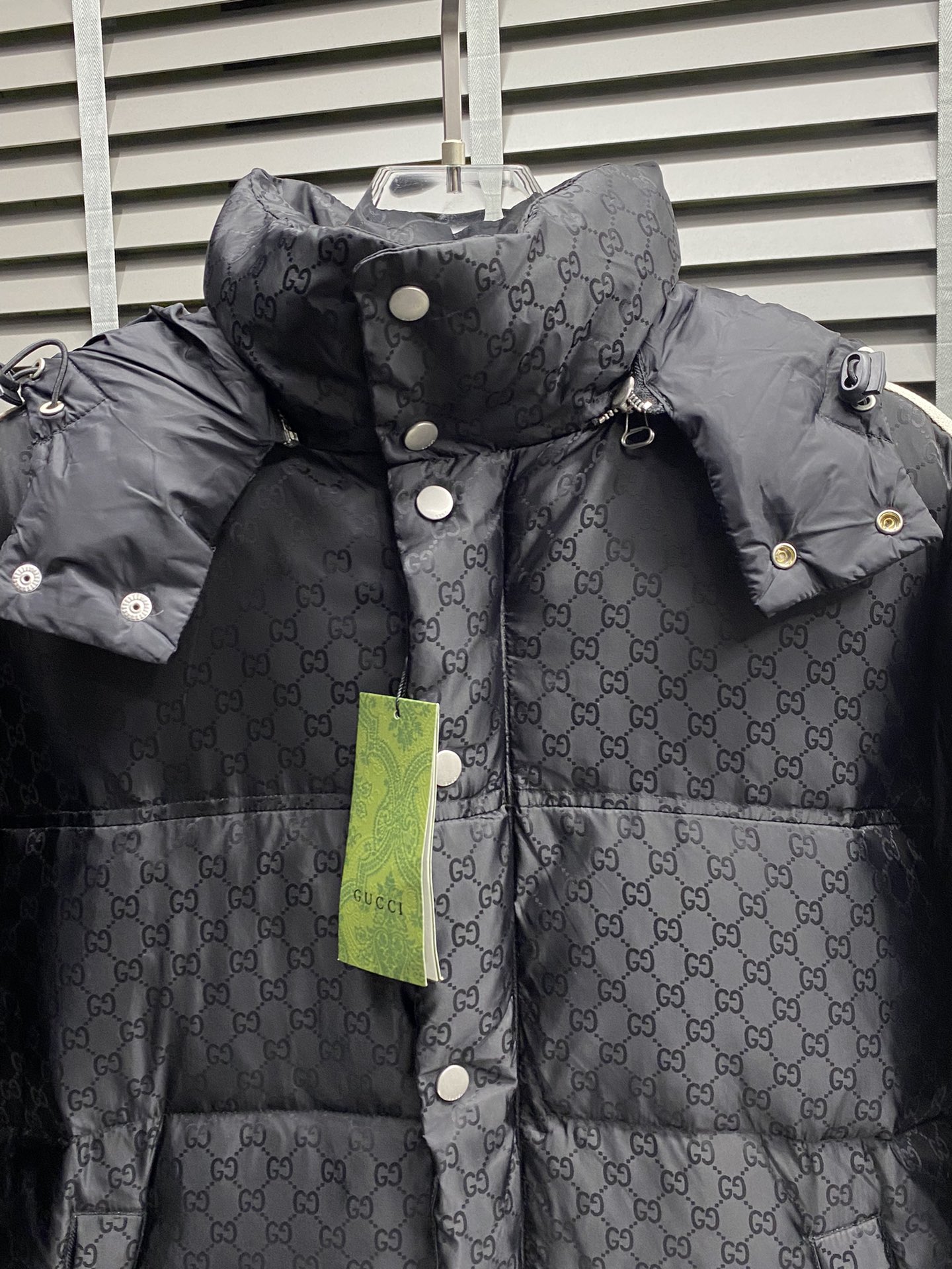 。羽绒服- Gucci古驰💥独家专供秋冬新款羽绒服。帽子拉链可拆卸设计，贸易公司渠道稀出，降温天气必备的