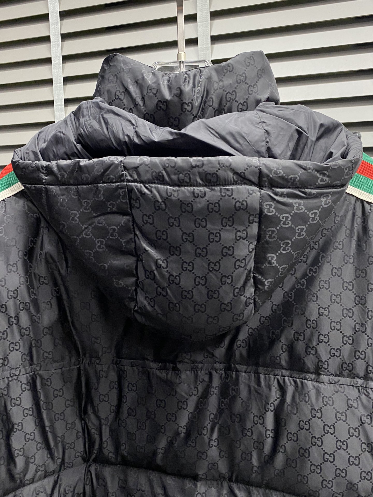 。羽绒服- Gucci古驰💥独家专供秋冬新款羽绒服。帽子拉链可拆卸设计，贸易公司渠道稀出，降温天气必备的