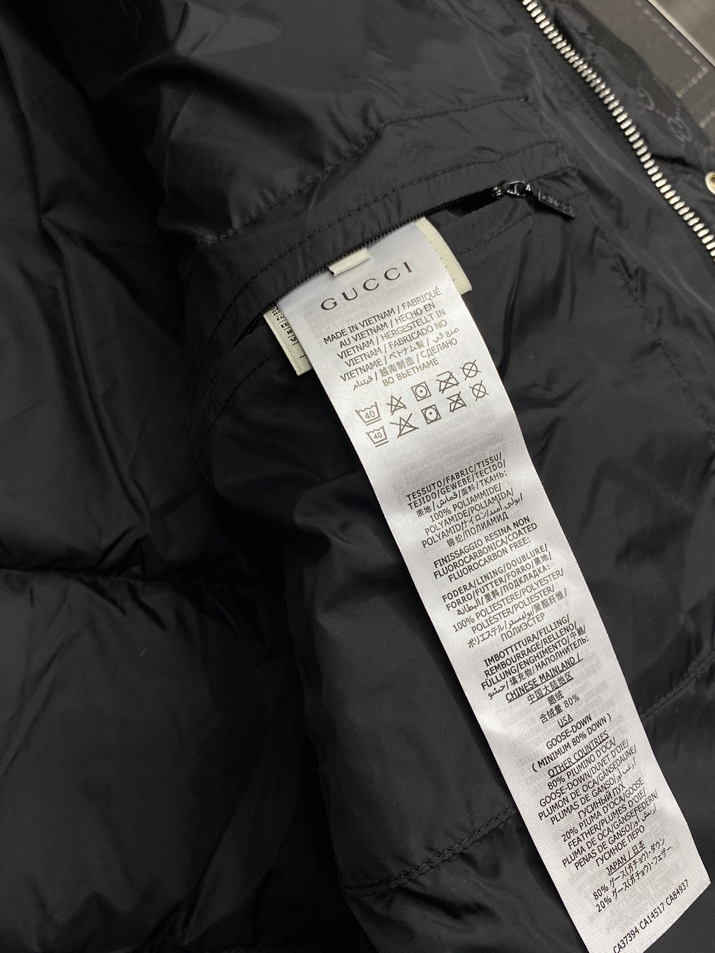 。羽绒服- Gucci古驰💥独家专供秋冬新款羽绒服。帽子拉链可拆卸设计，贸易公司渠道稀出，降温天气必备的