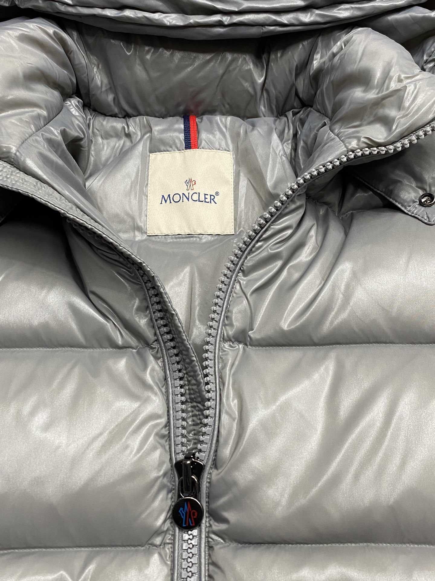 。羽绒服- Moncler蒙口💥独家专供秋冬新款羽绒服。贸易公司渠道稀出，降温天气必备的保暖单品，不论是